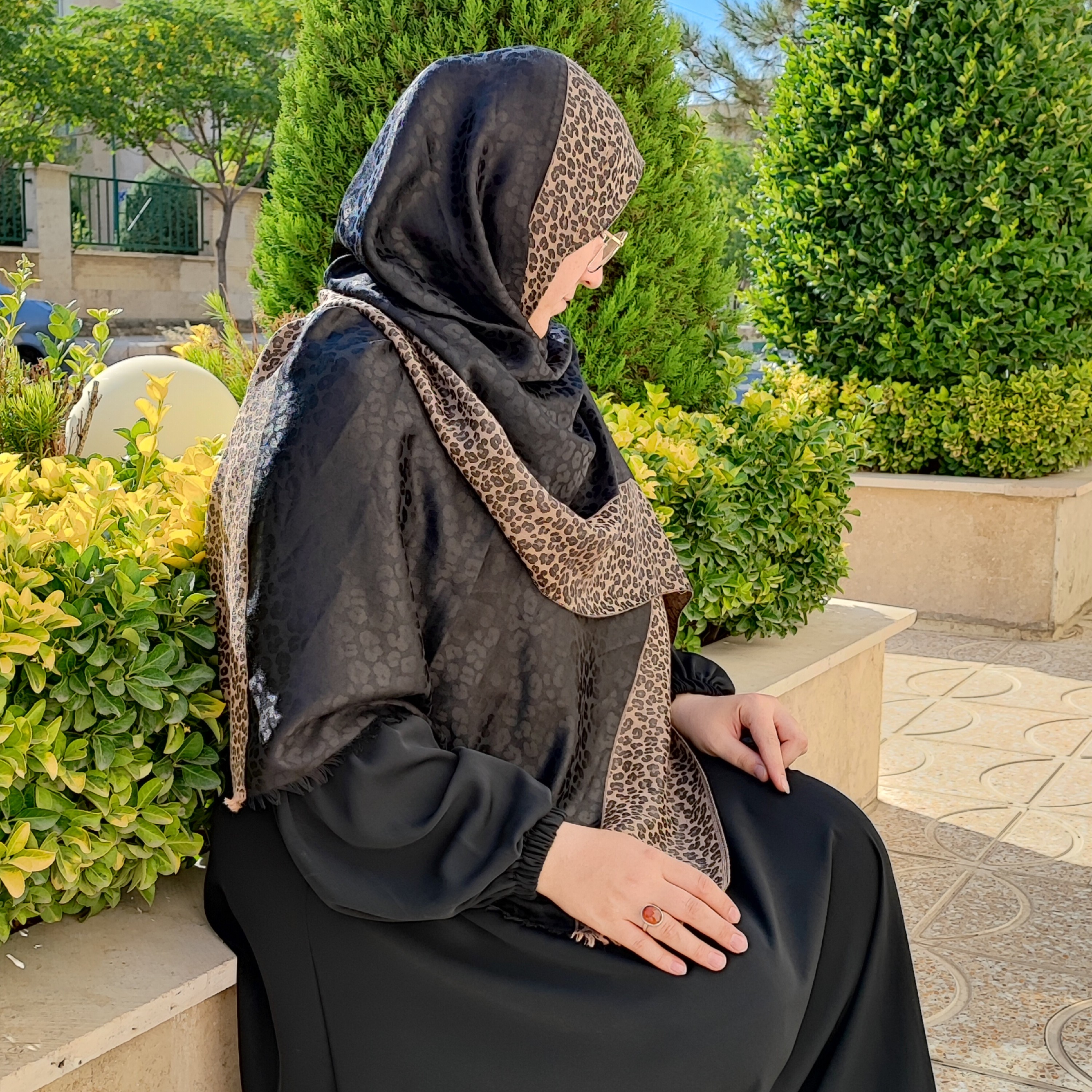 روسری مشکی حاشیه پلنگی