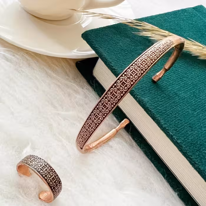 دستبند و انگشتر مسی سیاه قلم مناسب خانم ها و آقایون 