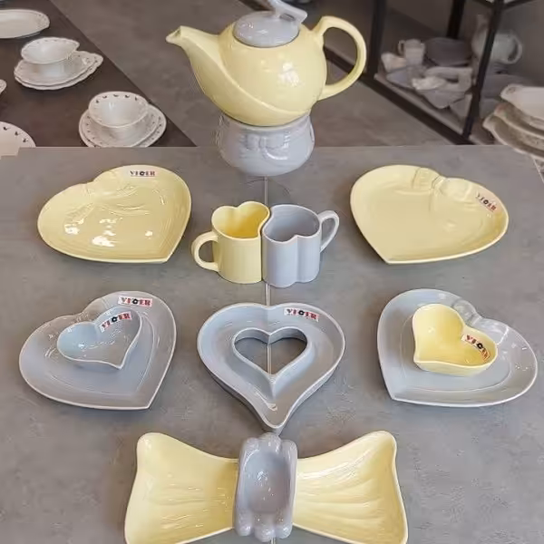 صبحانه خوری 2 نفره   طرح قلب 16 پارچه