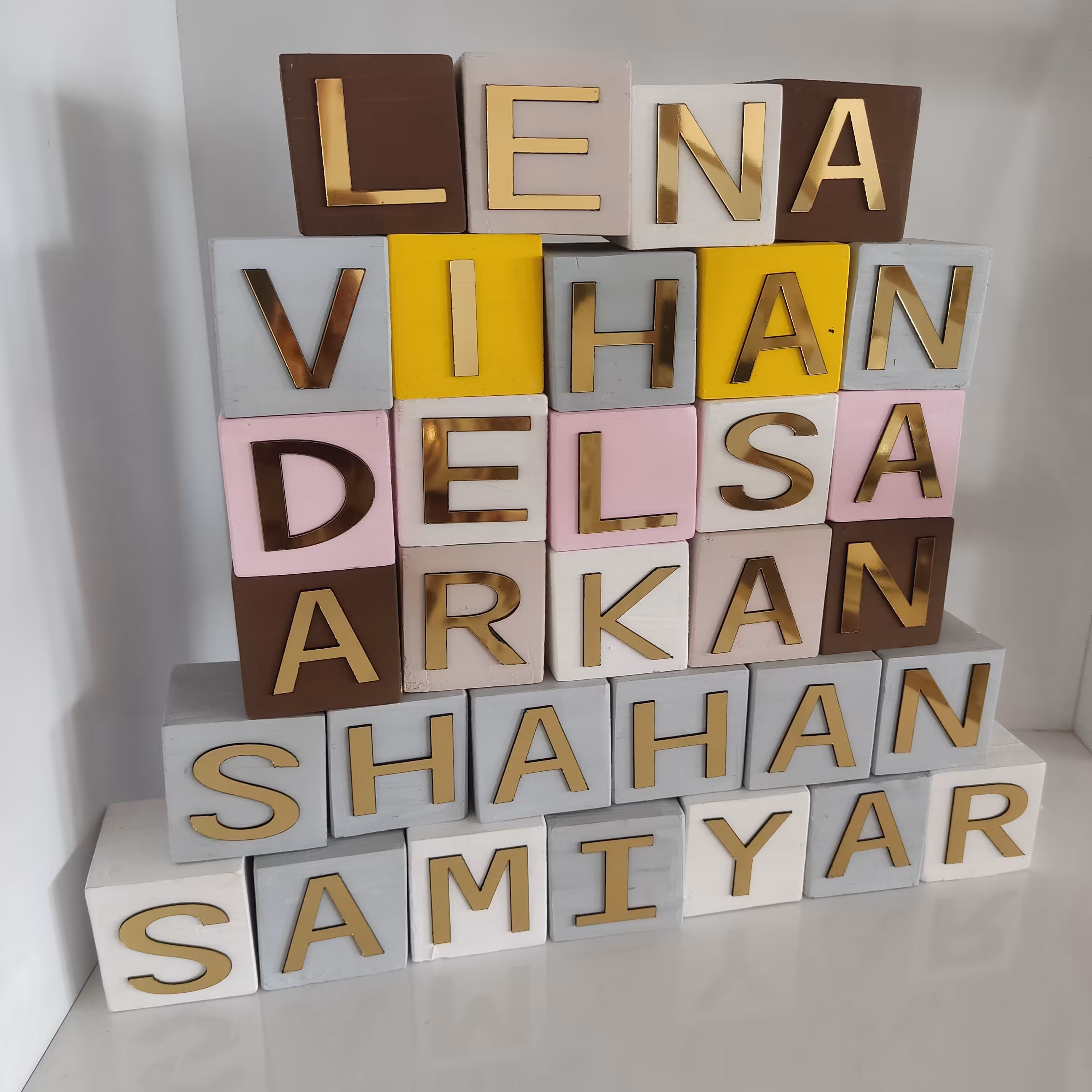 استند اسم چوبی 