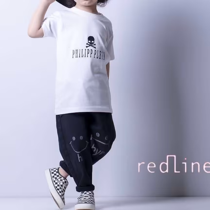 تیشرت سفیدپسرانه دخترانه اسپرت سفیدسایز 35و40و45و50و55 ادیداس و اسکلت در 2 طرح ورق بزن