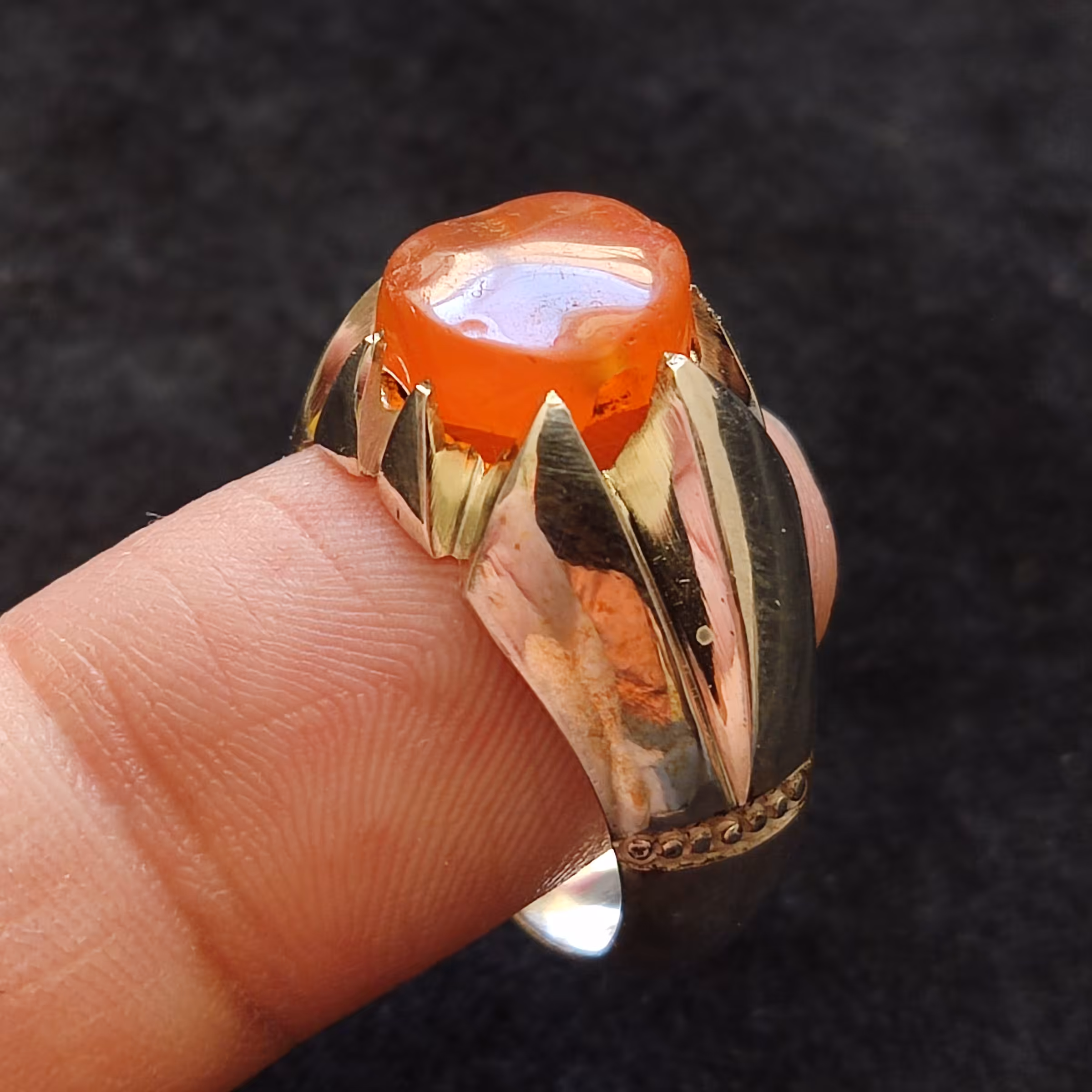 مهره کهنه دکمه ای یمنی پاک و آبدار