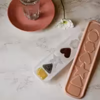 قالب یخ درب دار طرح ماه و ستاره قالب یخ اشکالی برای درست کردن خاکشیر و انواع نوشیدنی دربدار در پلاسکو دهقان 