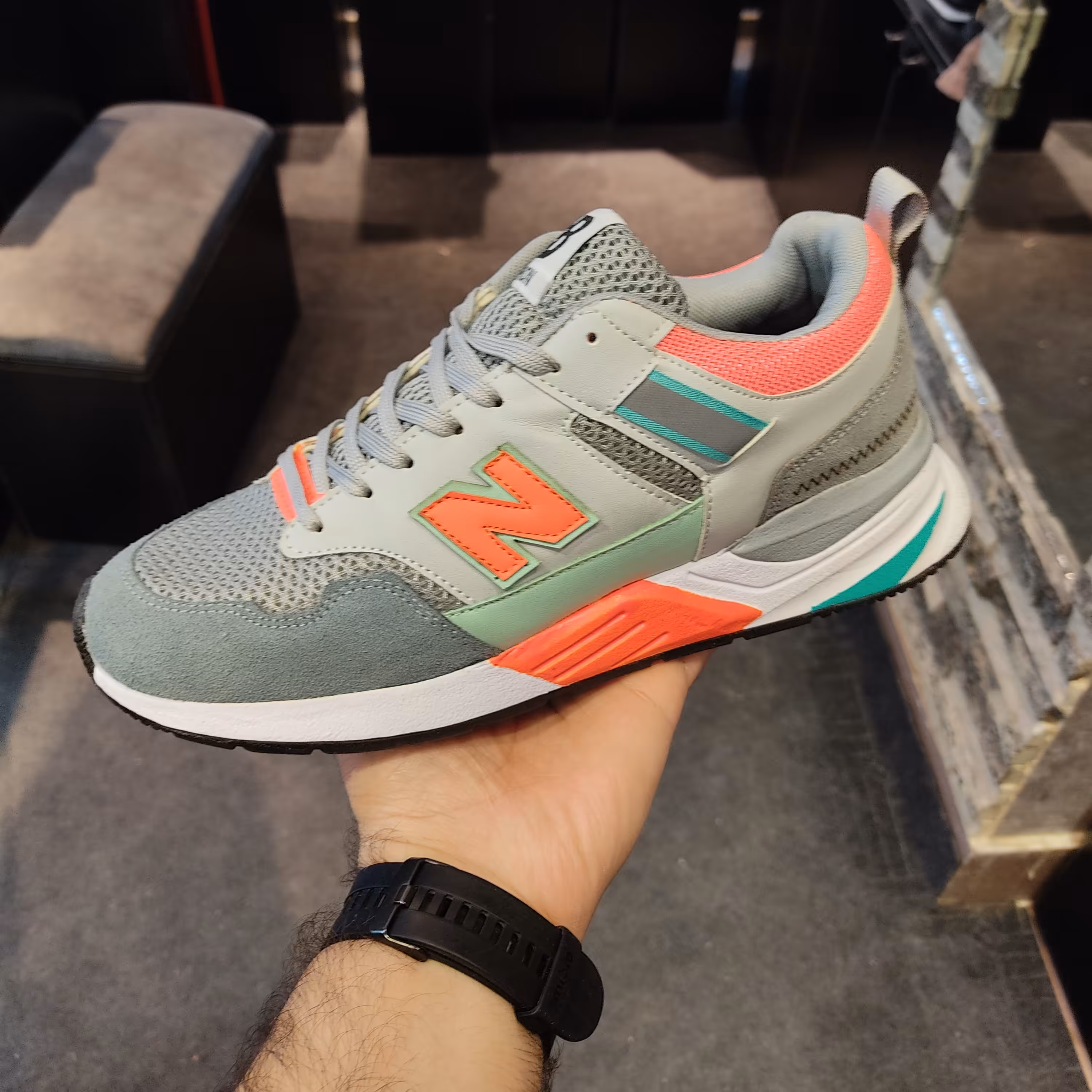 کتانی نیوبالانس مردانه رنگ طوسی