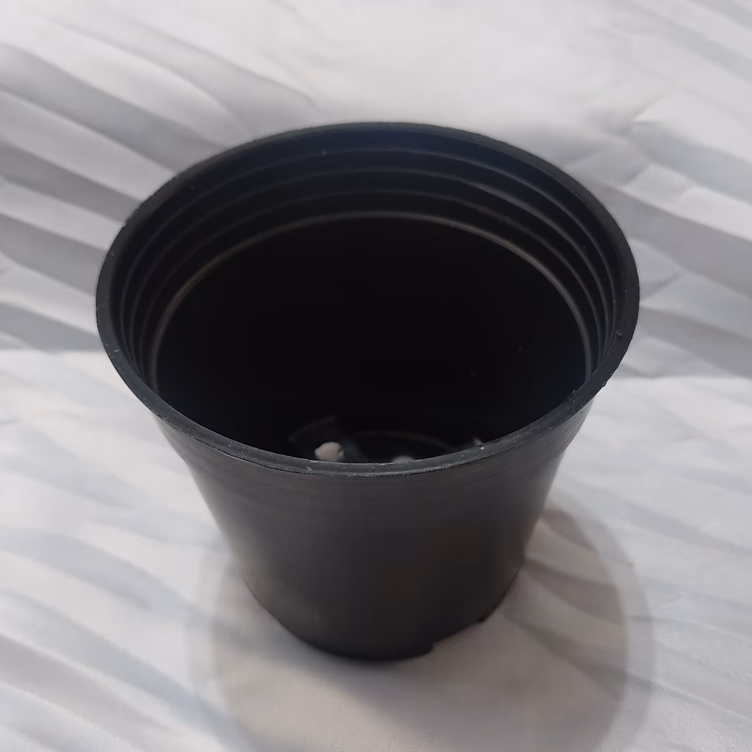 گلدان پلاستیکی سایز  10 رنگ مشکی