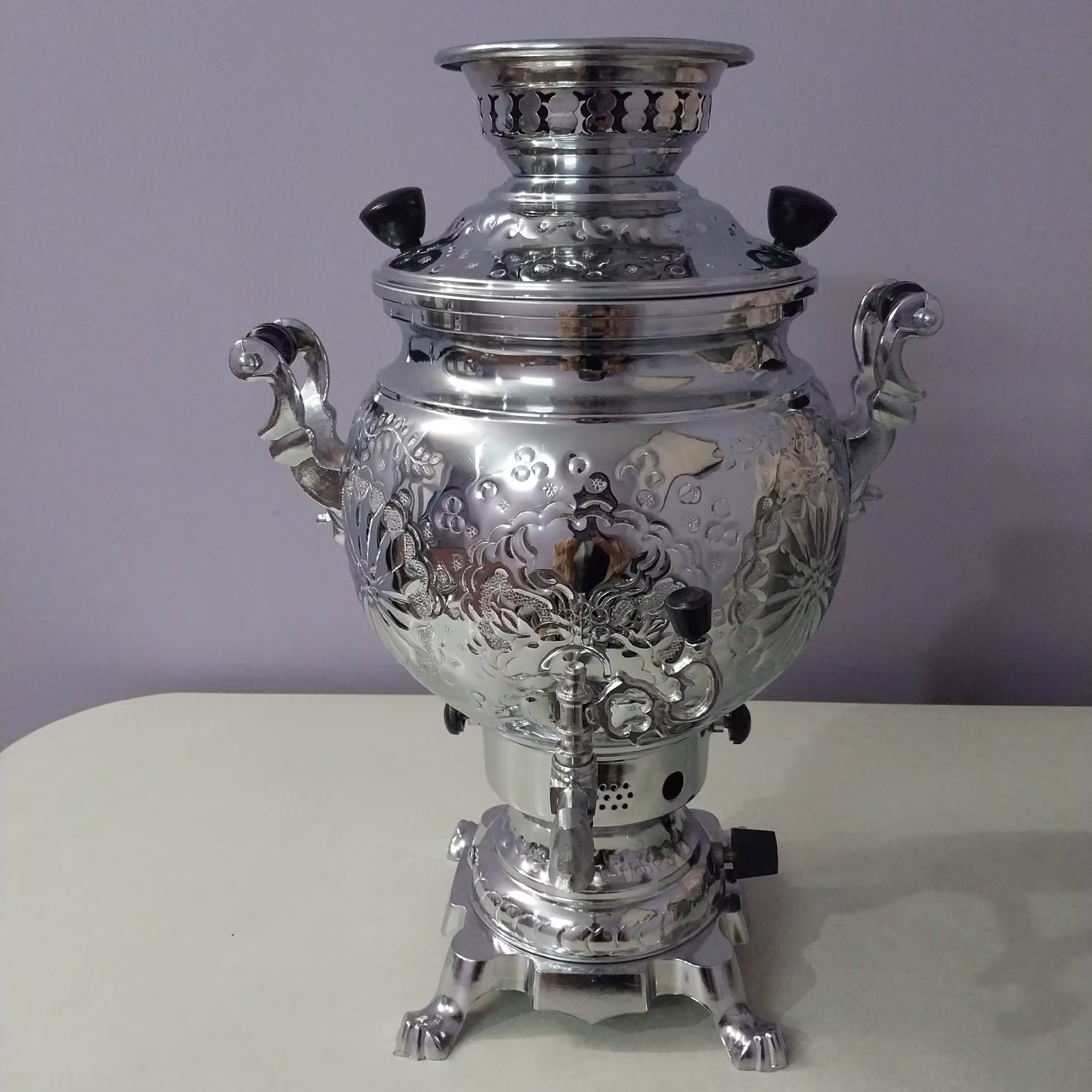 سماور گازی برنجی مدل آوا قلمزنی شده