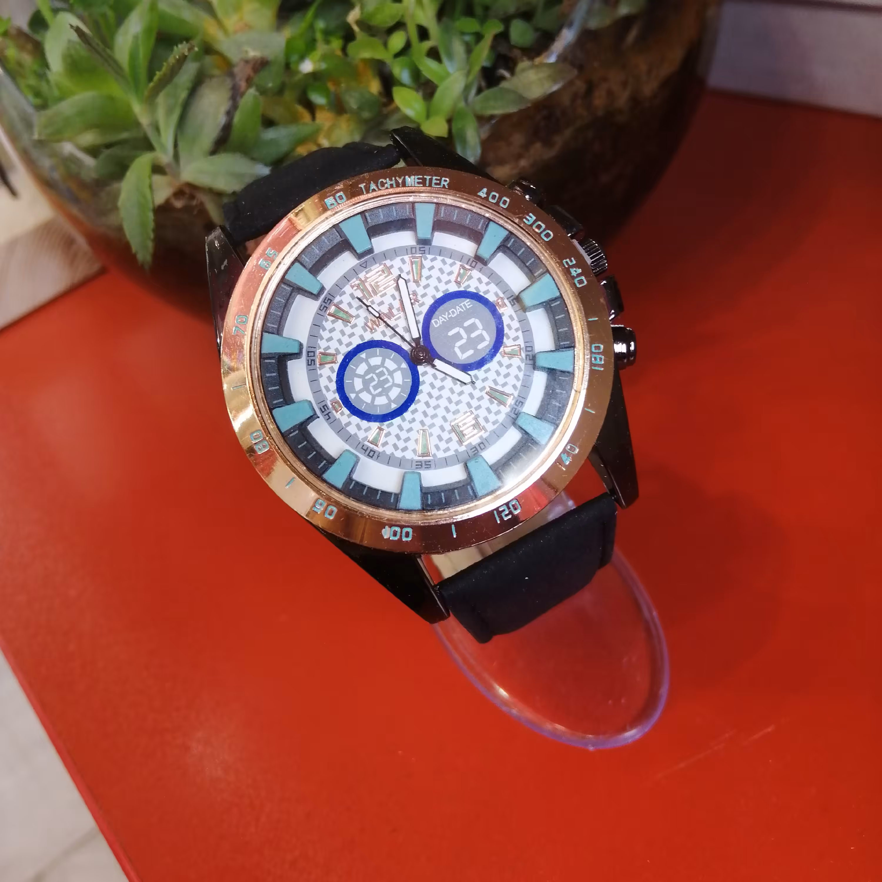 ساعت عقربه ای مردانه برند والار رنگ پس زمینه آبی وسفید