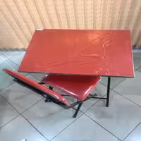 میز تحریر ساده قرمز  با صندلی 