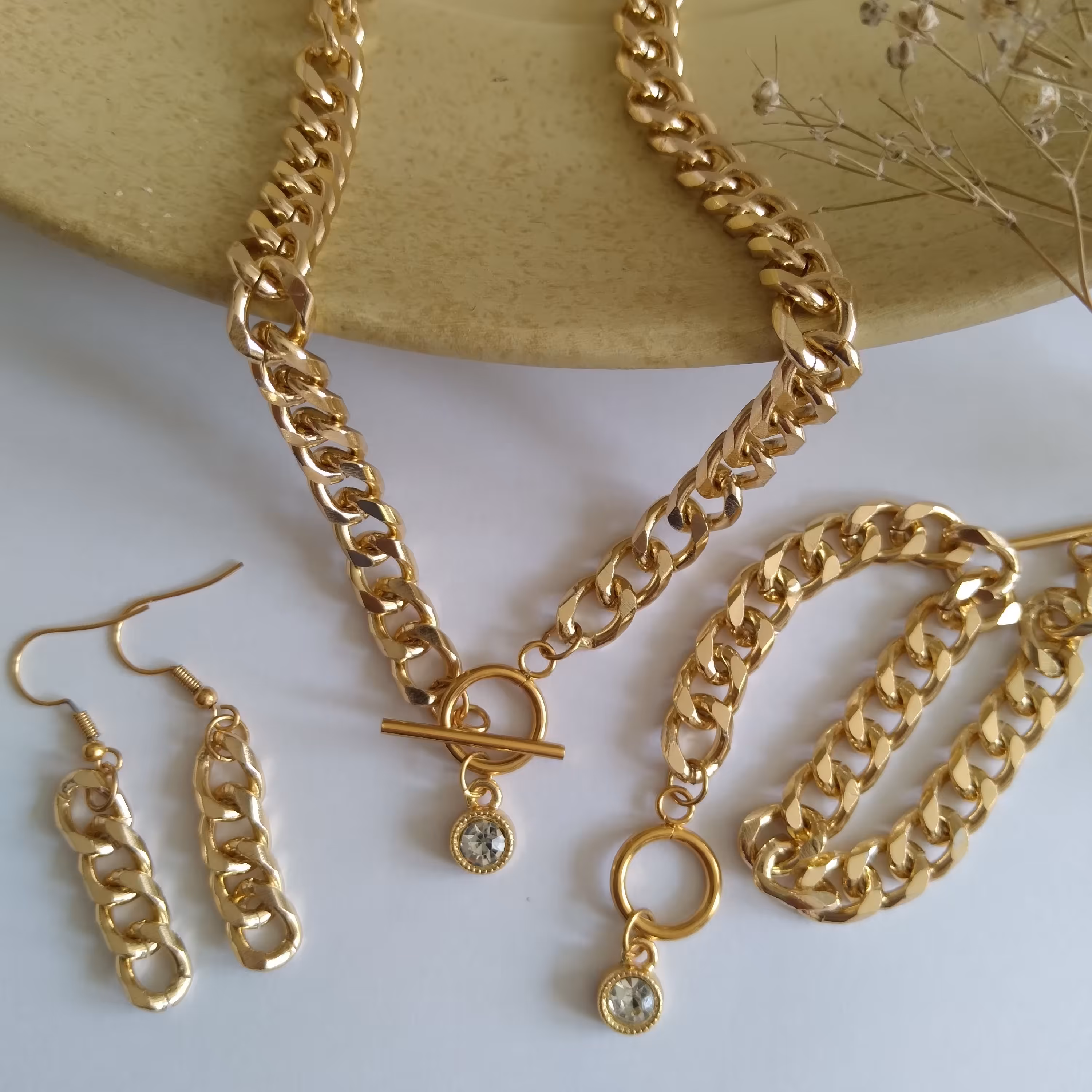 ست کامل کارتیر سبک طلاییی با اتصالات استیل  نیاز به مراقبت داره 