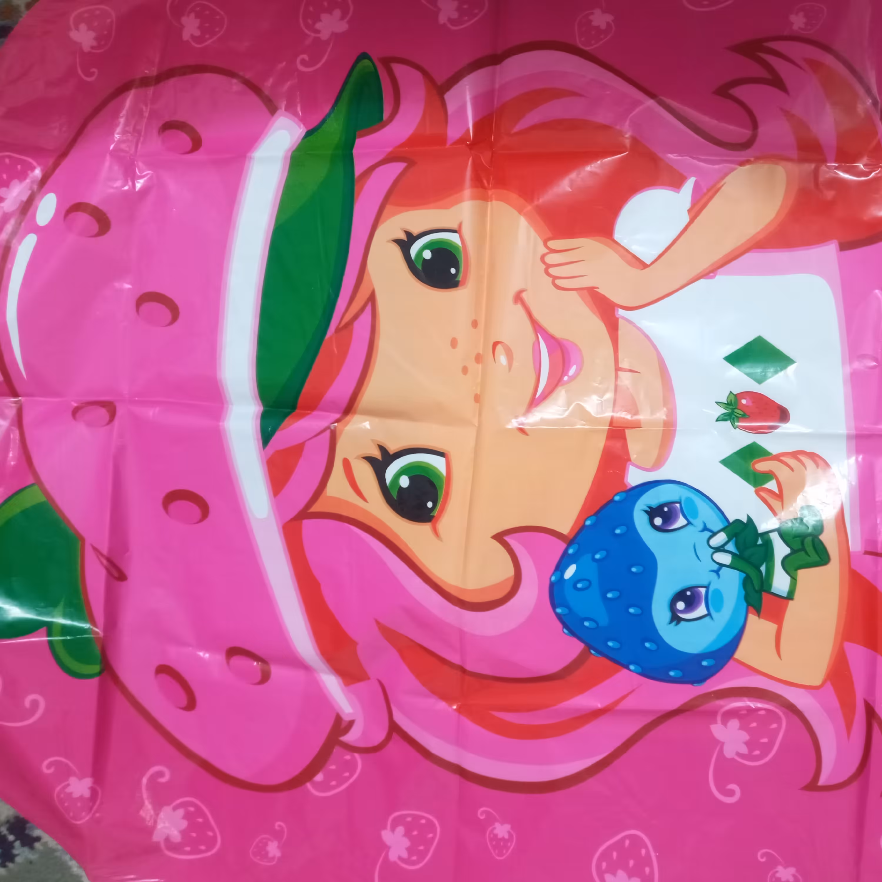 بادکنک زیبا طرح دختر توت فرنگی