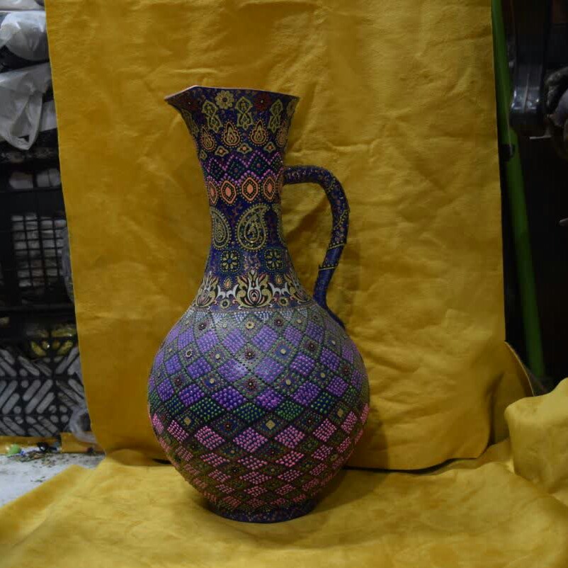 گلدان سفالی مدل پارچ .رنگ ابی.طرح نقطه کوبی وپرشنگ.رنگ ثابت .قابل شستو شو با ابر.واب ولرم