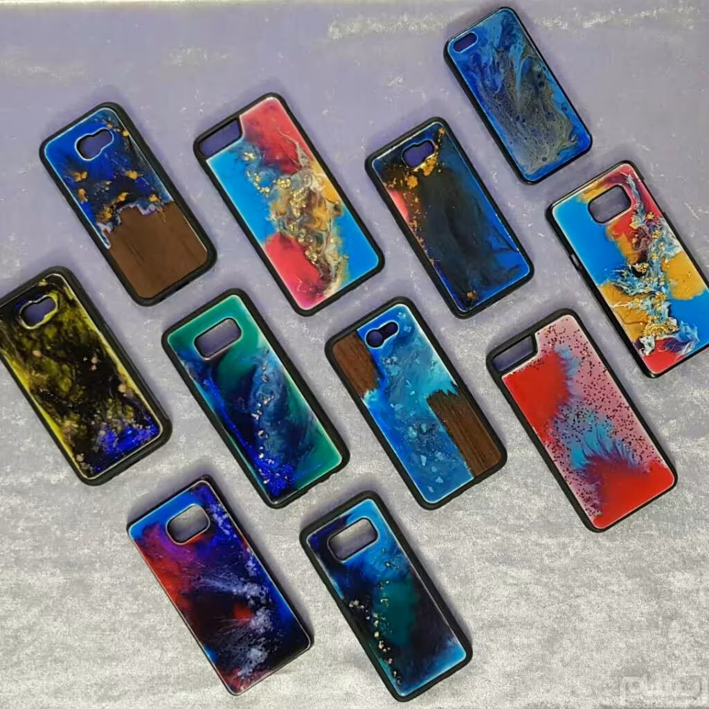 طراحی روی کاور و قاب موبایل با رزین. در انواع طرح ها و رنگ ها و مدل ها و با طرح دلخواه شما