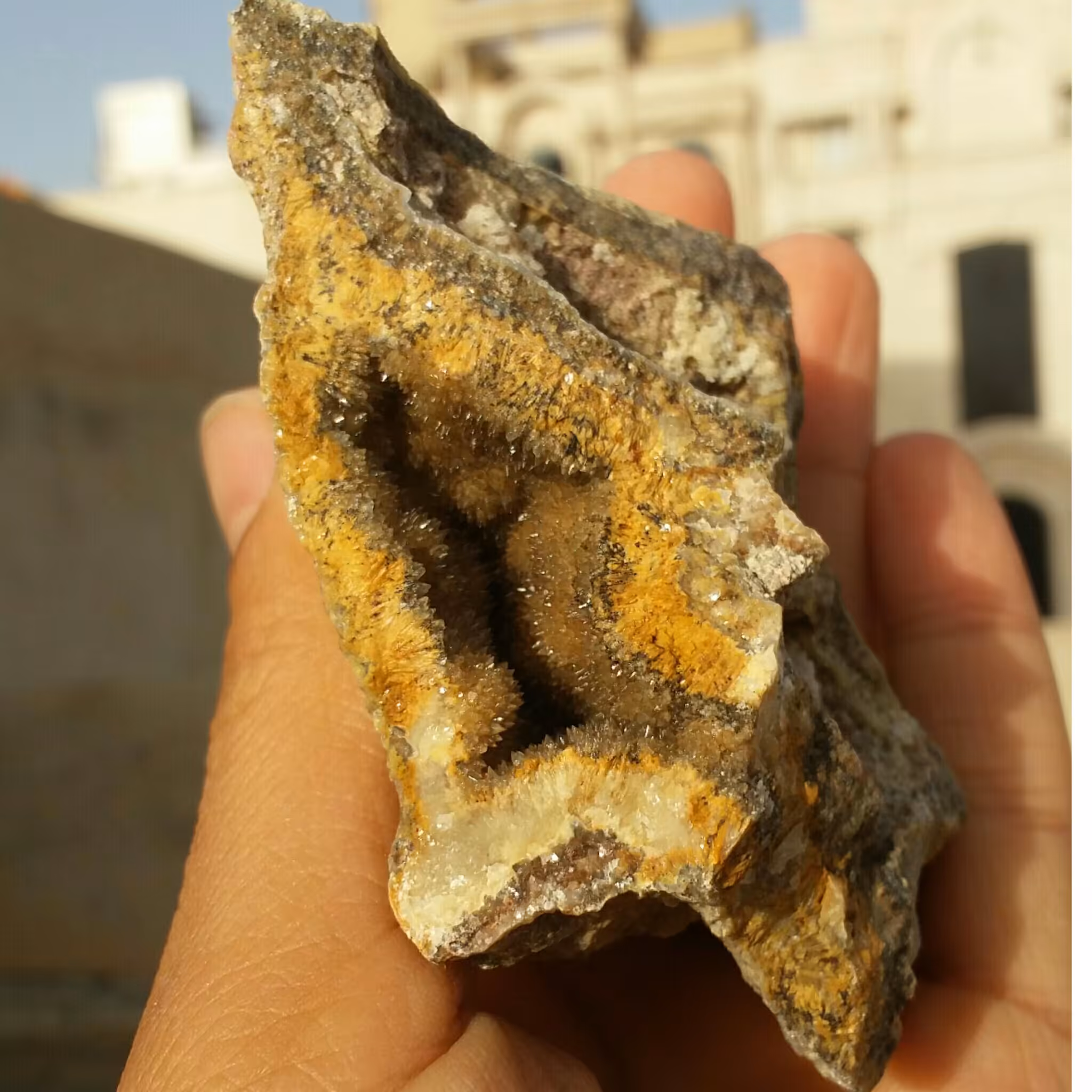 نمونه فوق کلکسیونی درشت سنگ راف توخالی کلسیت بلور سوزنی بسیار کمیاب محشر  100 در 100 طبیعی خارق العاده و تک کد 9106