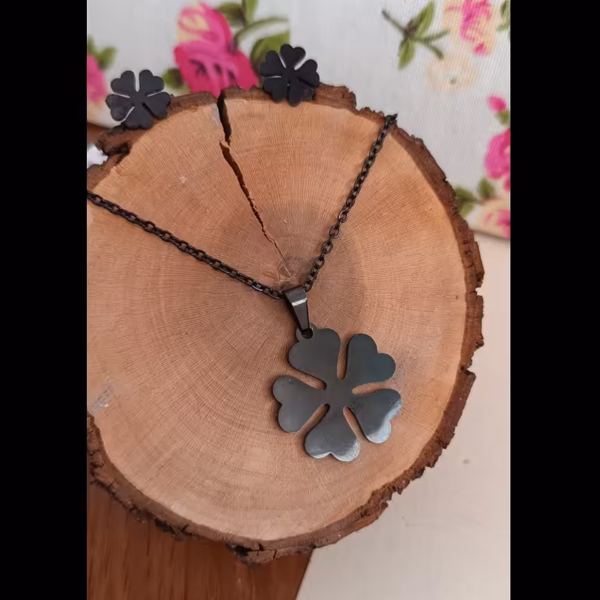 نیم ست مشکی رنگ ثابت طرح گل(کد79)