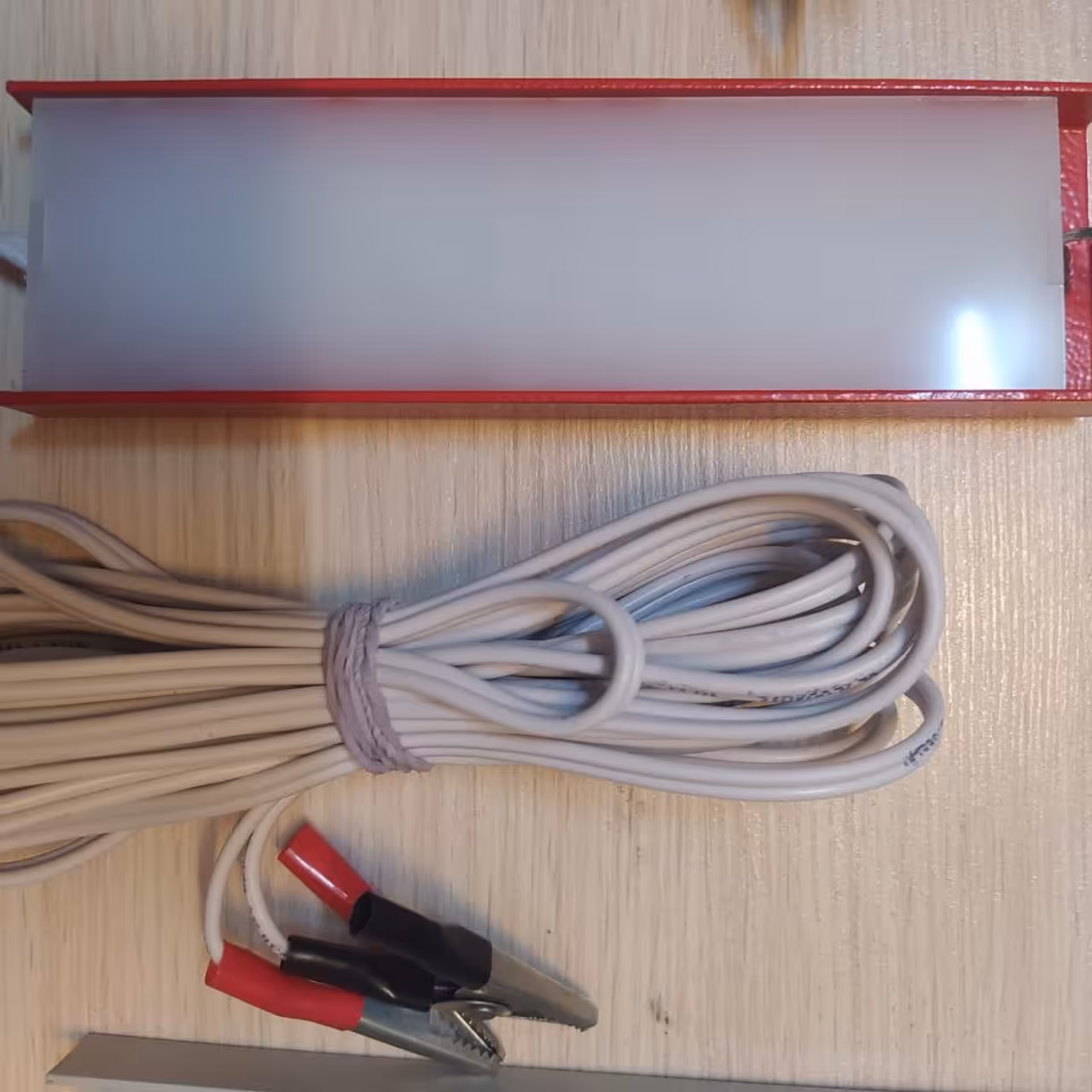 چراغ  سیار خودرو مخصوص سفر،  توسط اتصال به باطری ماشین 