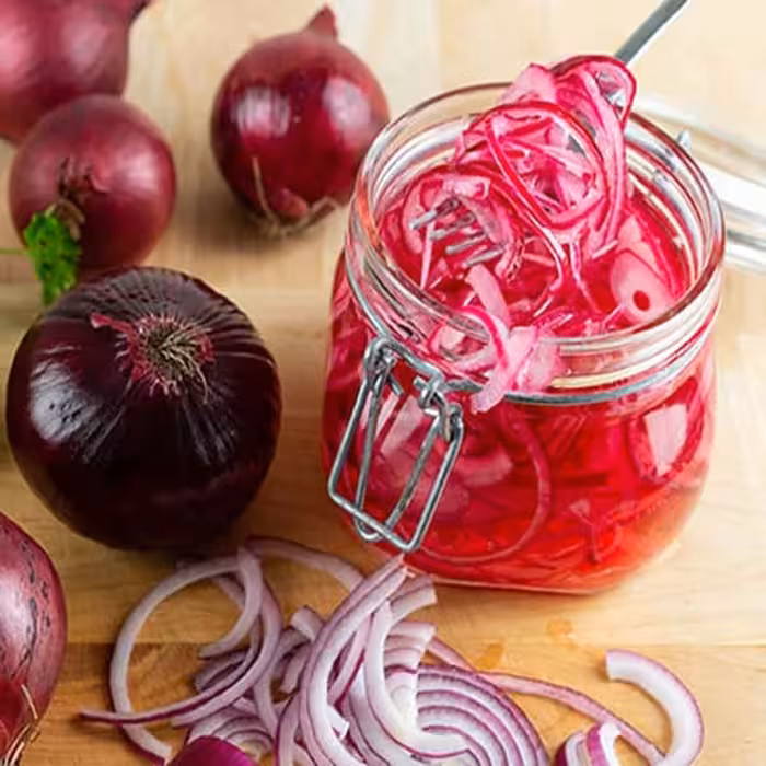 مسافر تهران0ترشی پیازقرمز(پیاز وسرکه به همراه ادویه های معطر)