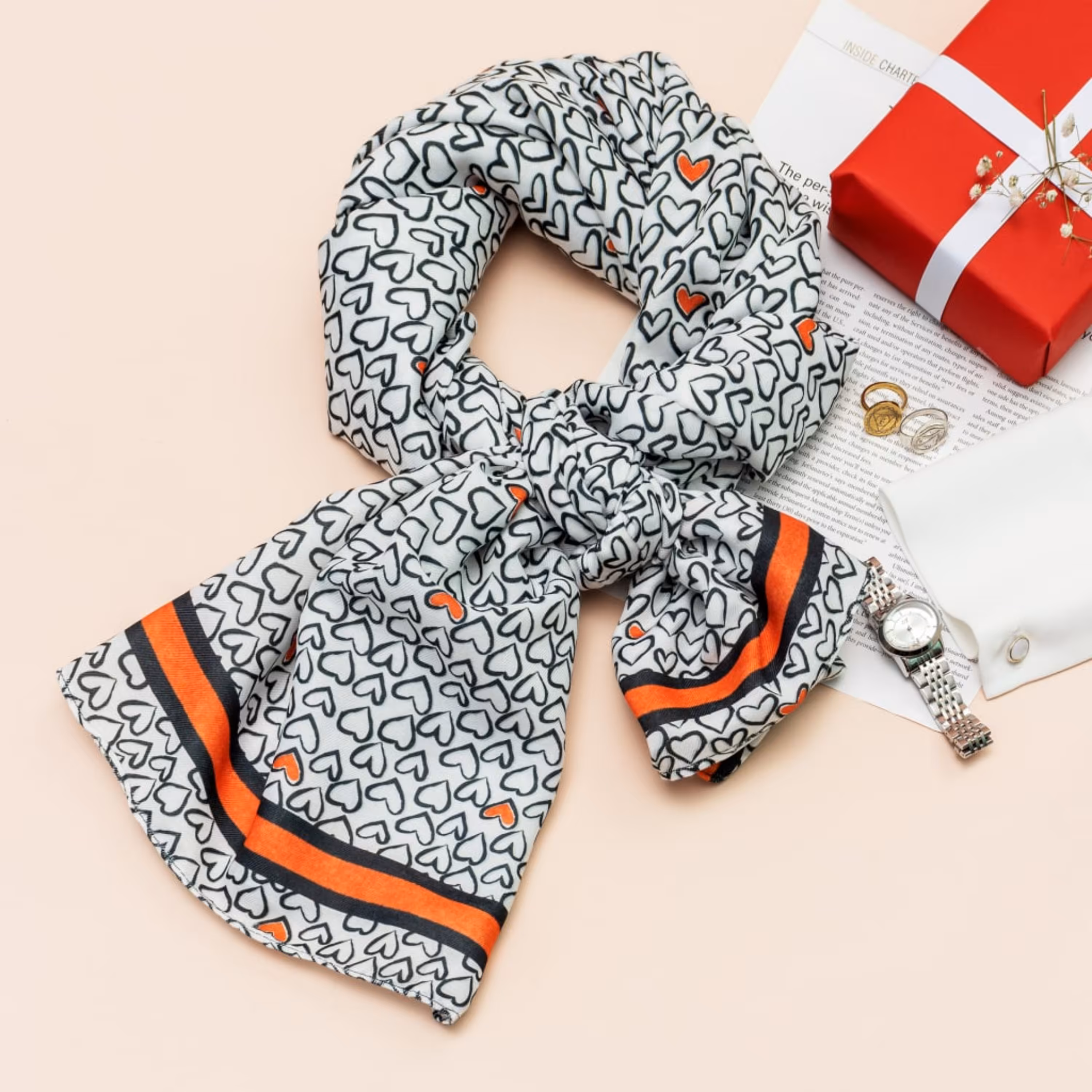 شال زنانه قلبی سفید نارنجی بوگاتی طرحدار نایسلی