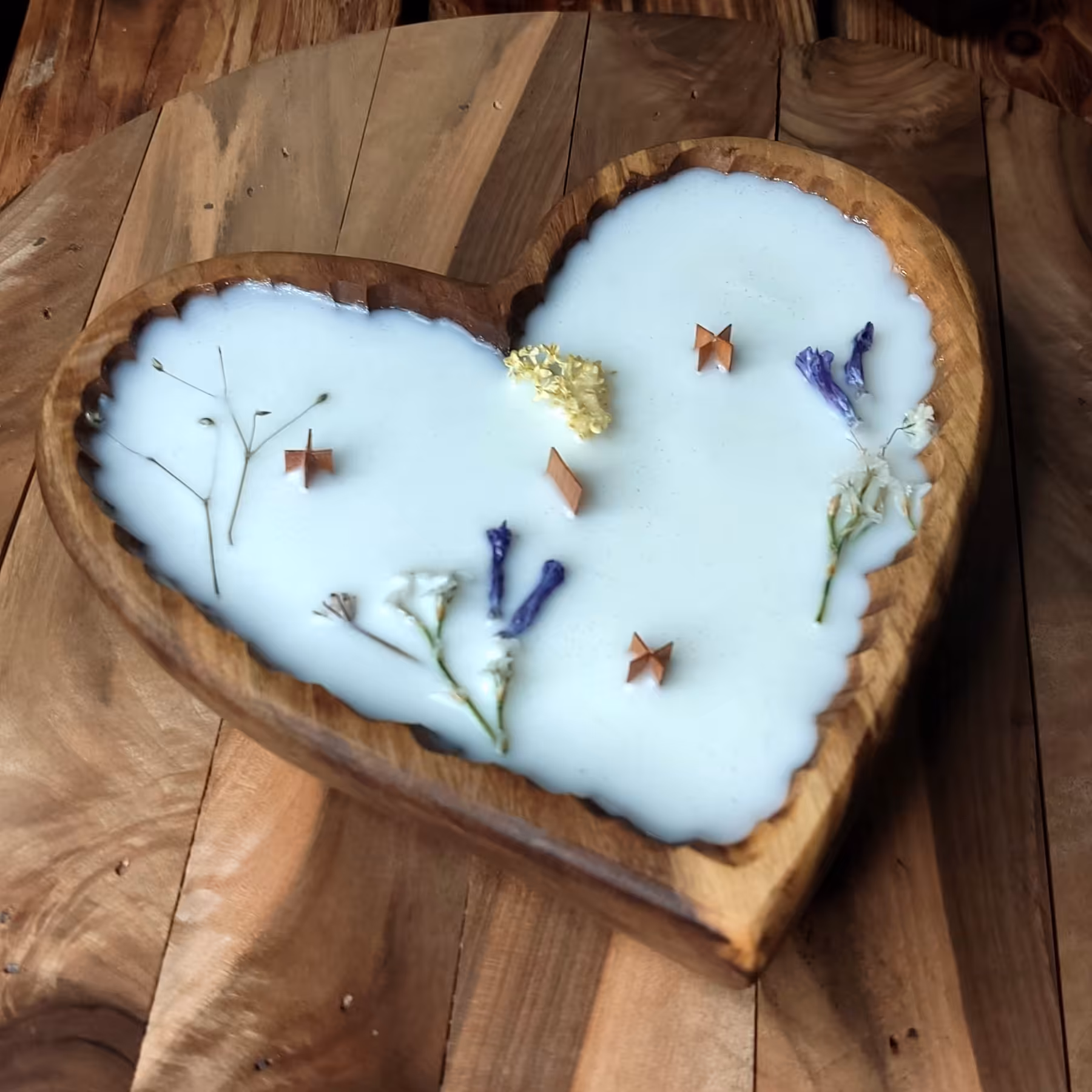 شمع چوبی طرح قلب رایحه وانیل تزئینی و کادویی، قابل شارژ مجدد