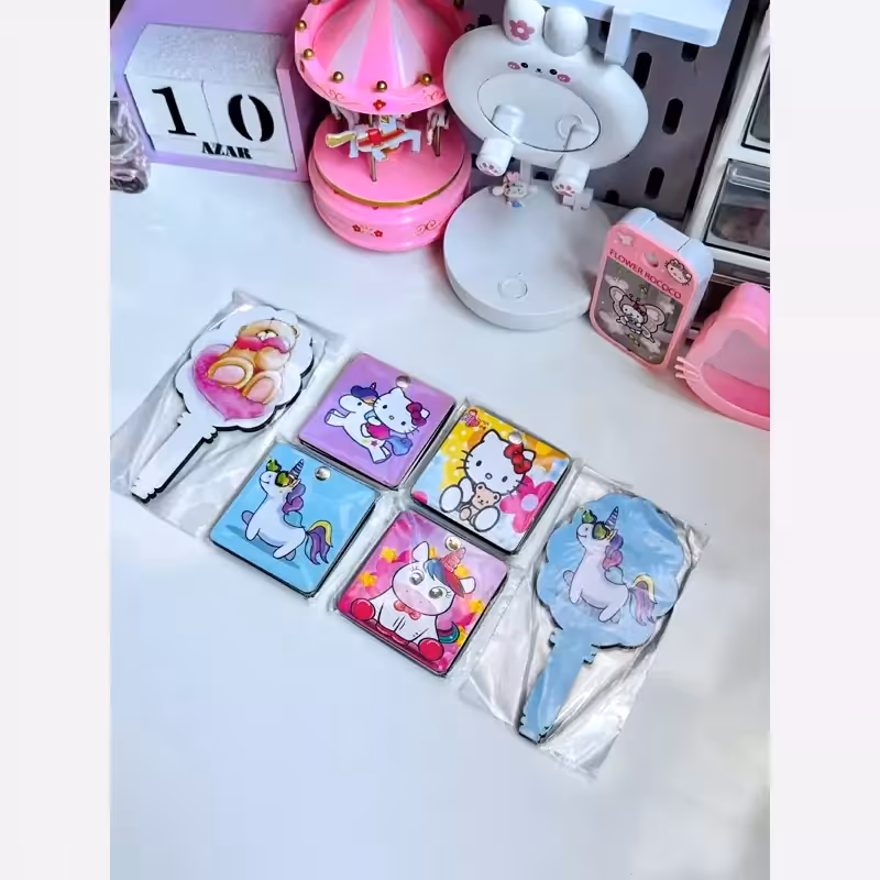 آینه چوبی جیبی کوچک کیفی و دستی مناسب استفاده کیف میز آرایش طرح کیوت کیتی یونیکورن اقتصادی مناسب کادو هدیه