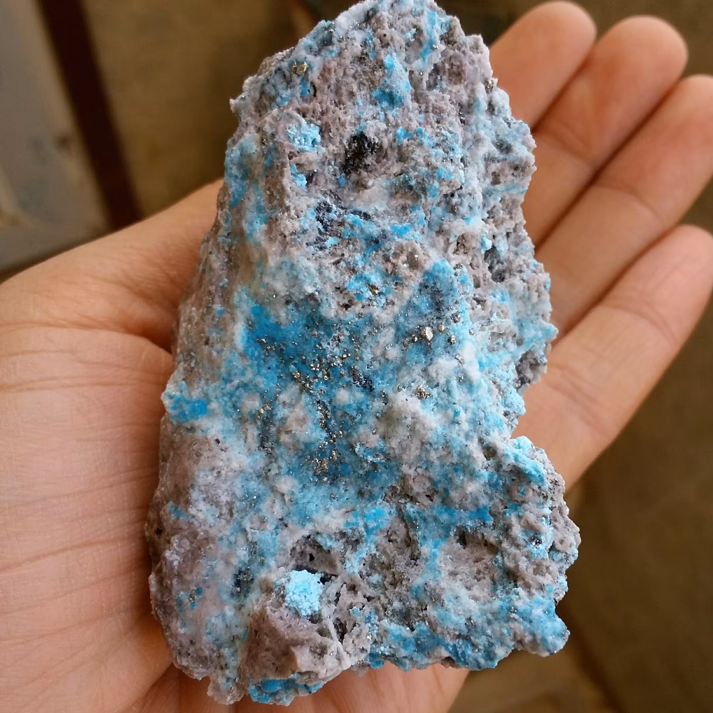 سنگ راف غووولپیکر فیروزه نیشابور کلکسیونی شاهکار خلقت 100 در100 طبیعی
نمونه ای تکرار نشدنی تصویر از تمام جهات نمونه