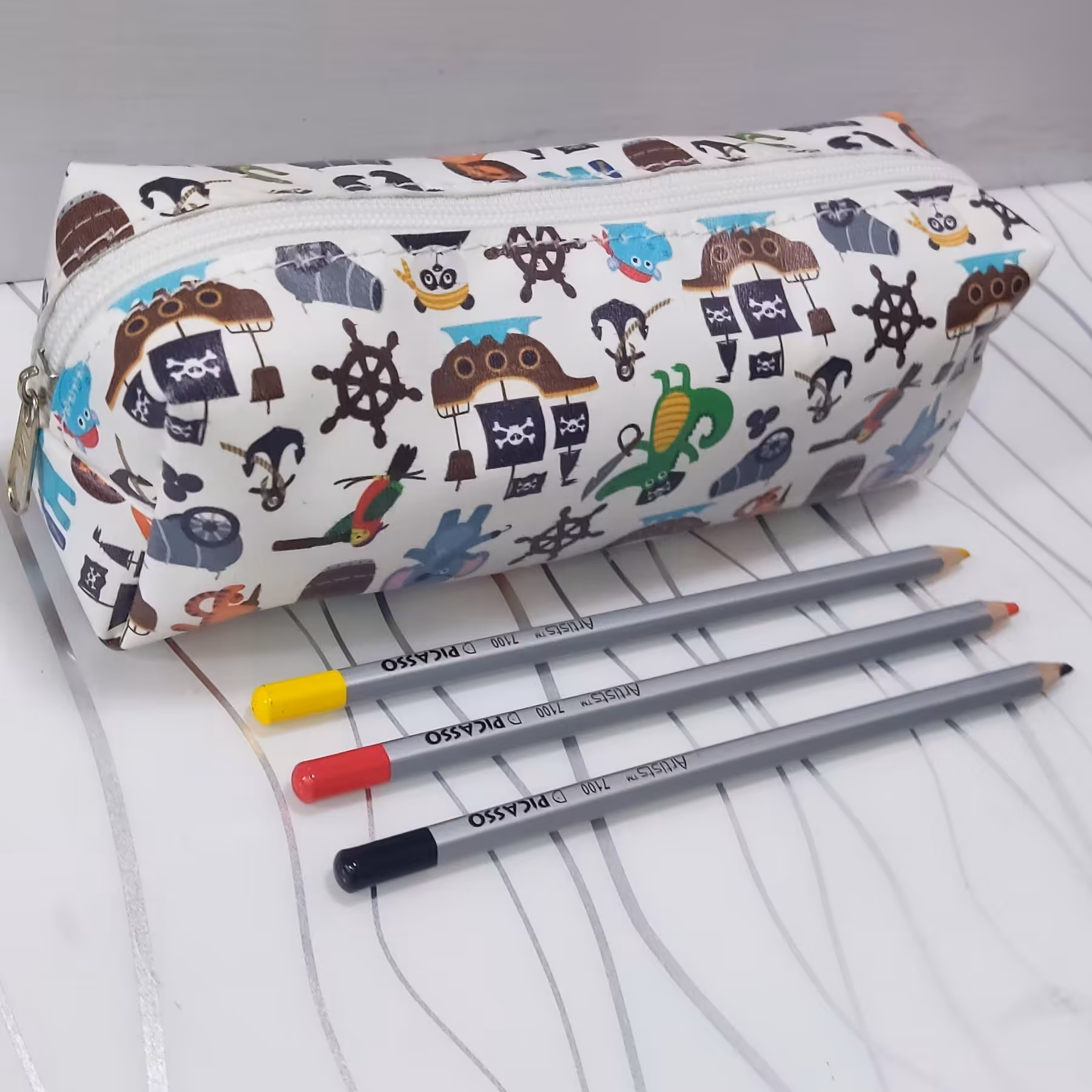 جامدادی  فانتزی پسرانه  با طرح لوازم کشتی