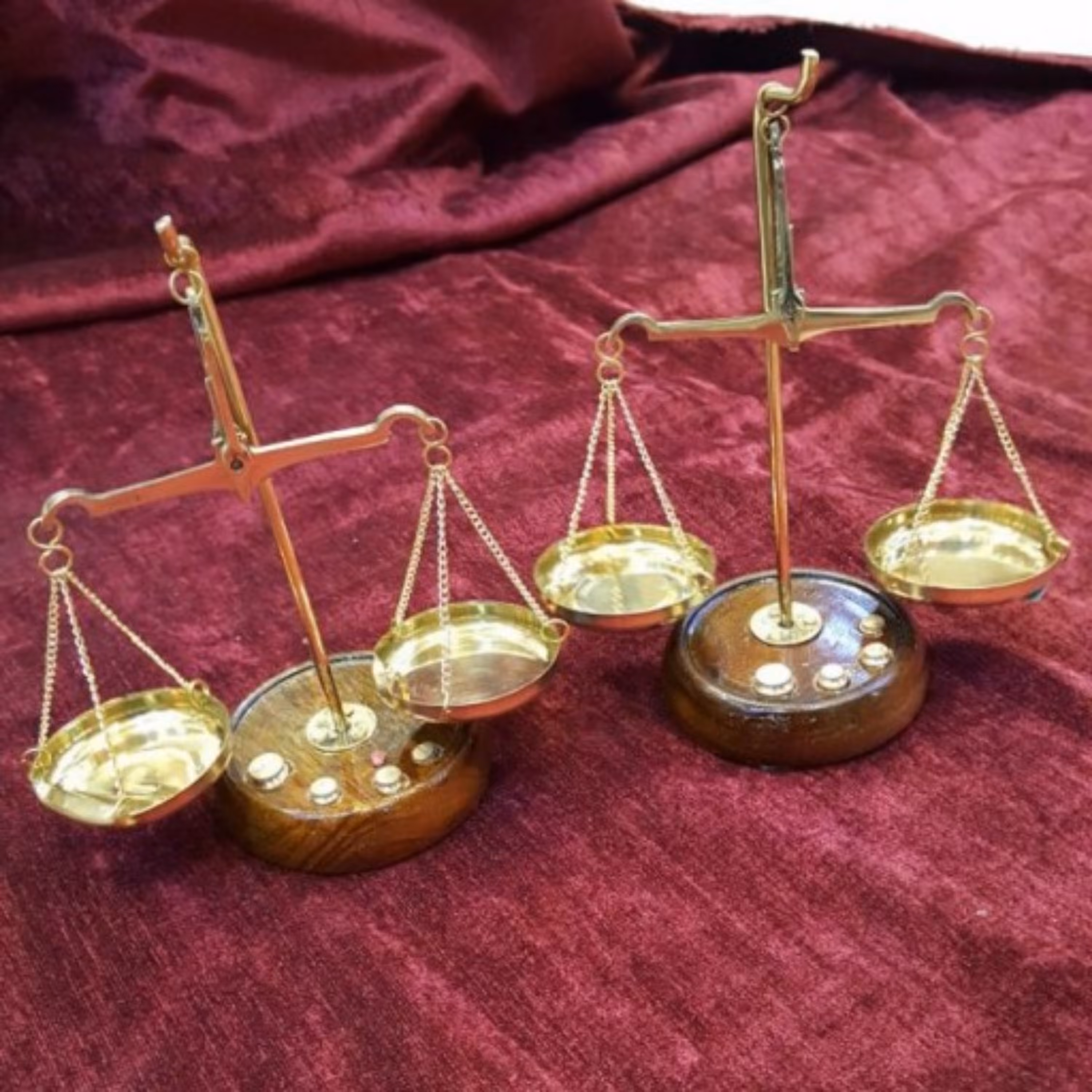 ترازوی برنزی