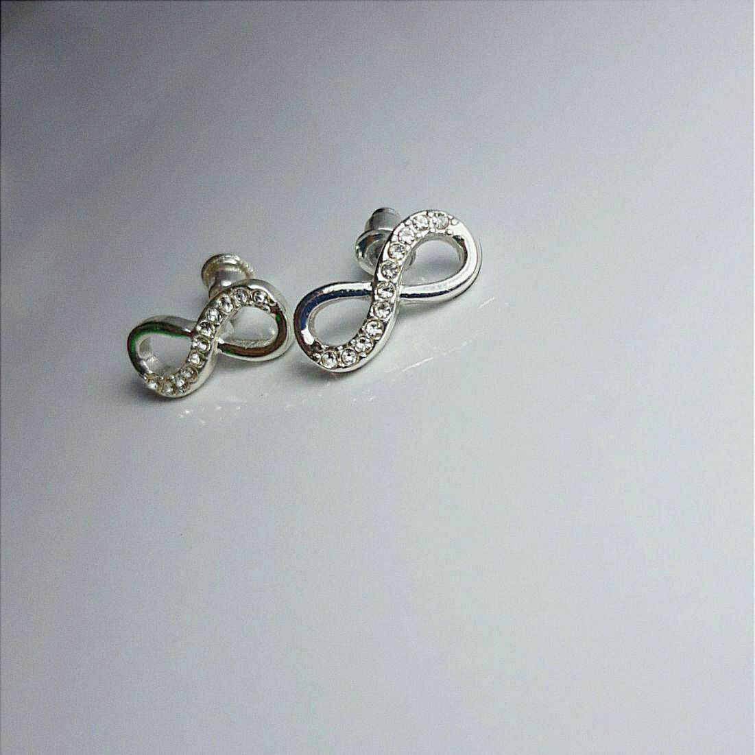 گوشواره میخی بی نهایت