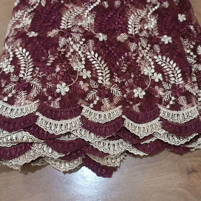 پارچه زرشکی زنانه خامه دوزی گلدوزی گل برجسته پایین طرح دار