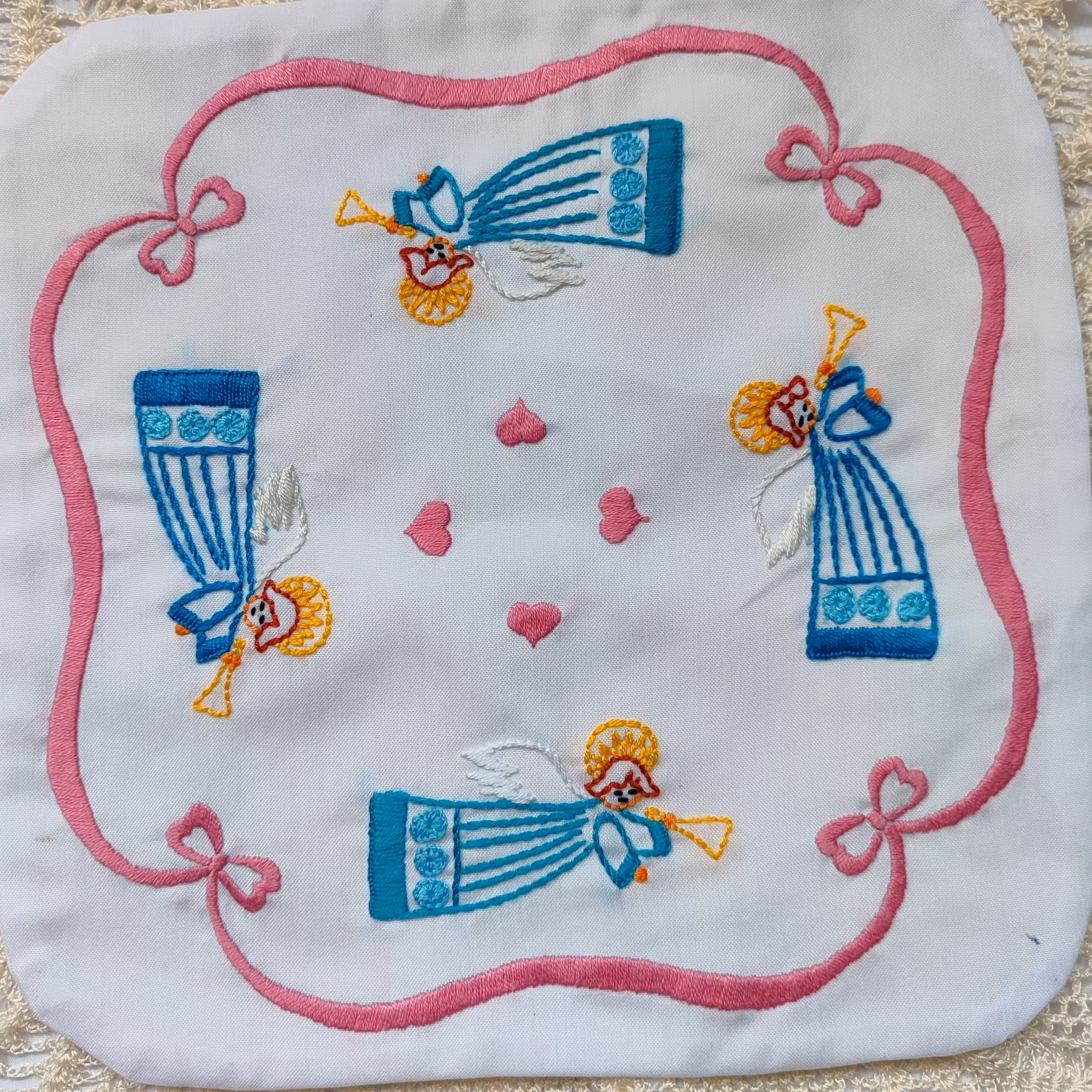 زیر بشقابی گلدوزی شده طرح 4فرشته