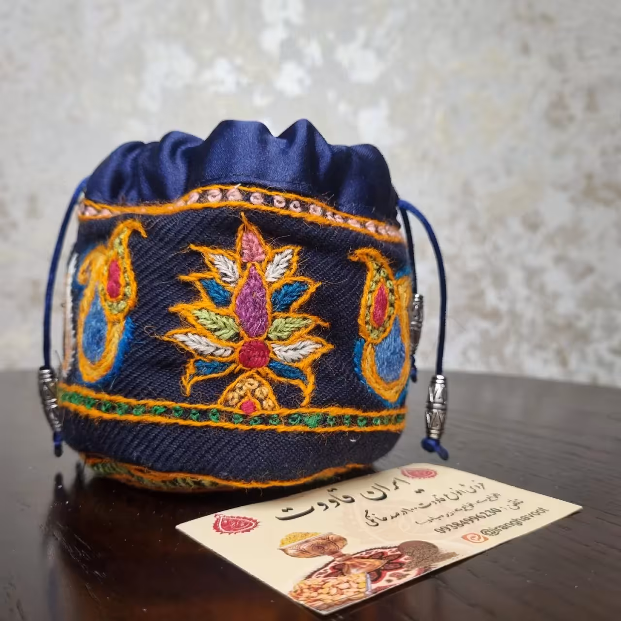 مفشو پته طرح بته جقه رنگ سرمه ای سایز متوسط سنتی زیر مفشو کار شده 