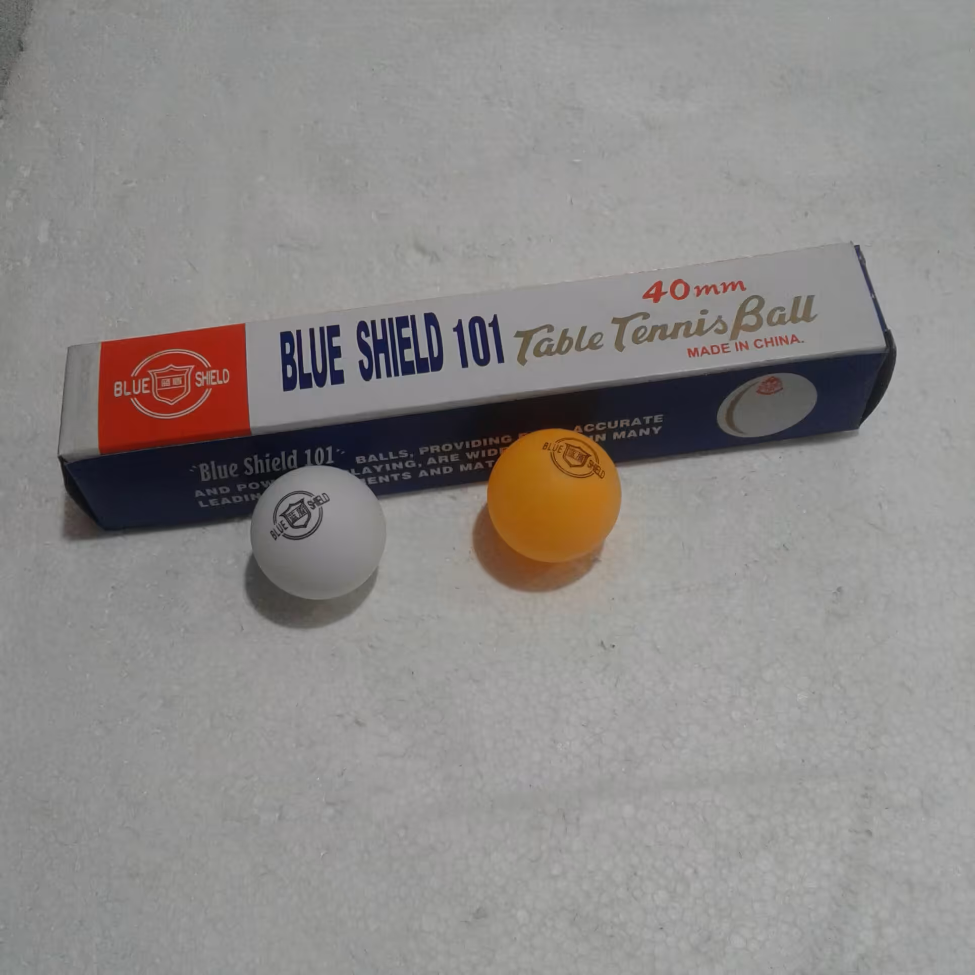 185 .  توپ پینگ پنگ . توپ تنیس