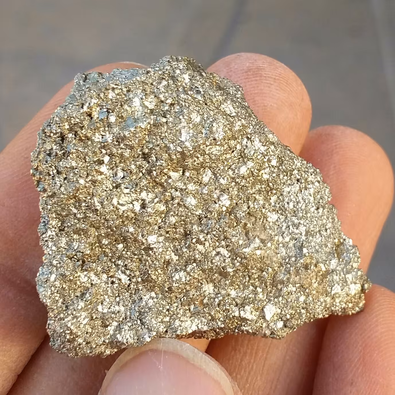 سنگ راف پیریت طلایی ملقب به سنگ طلا  100 در 100 طبیعی شاهکار خلقت
بی نظیر
کد10870