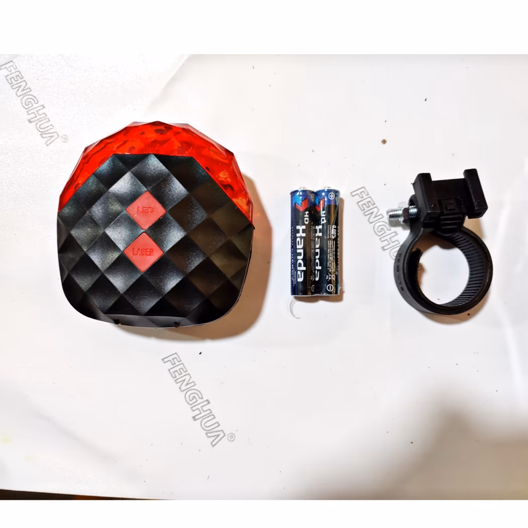 چراغ عقب لیزری مناسب برای تمامی دوچرخه 