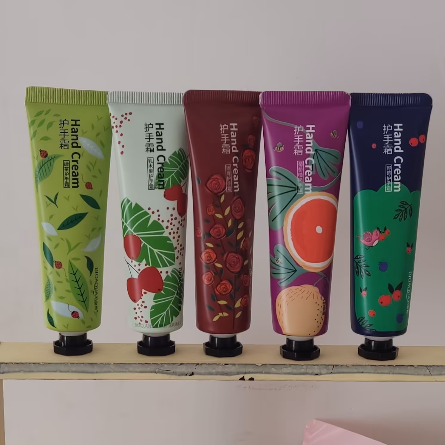 کرم دست میوه ای بیوآکوا