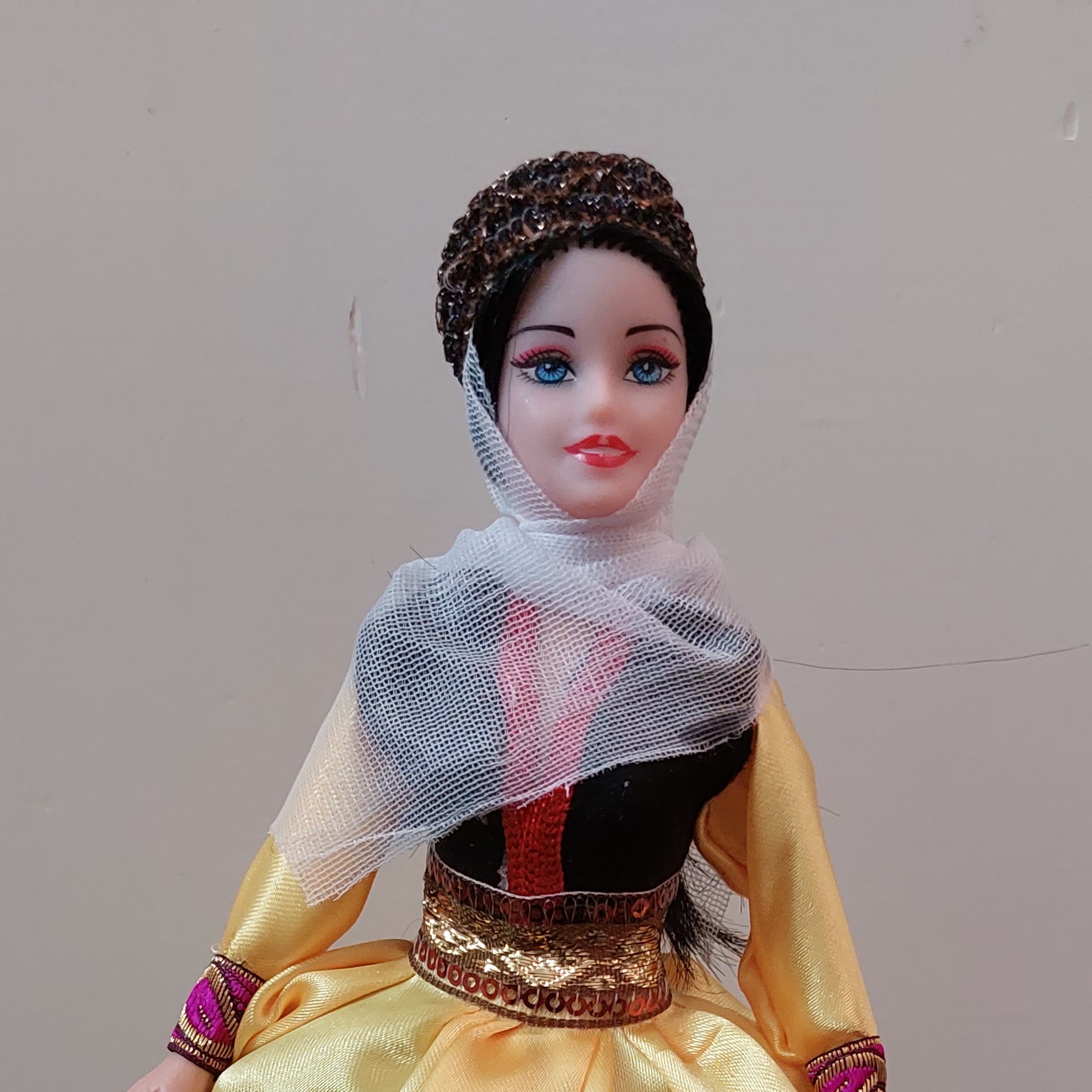 عروسگ زرد