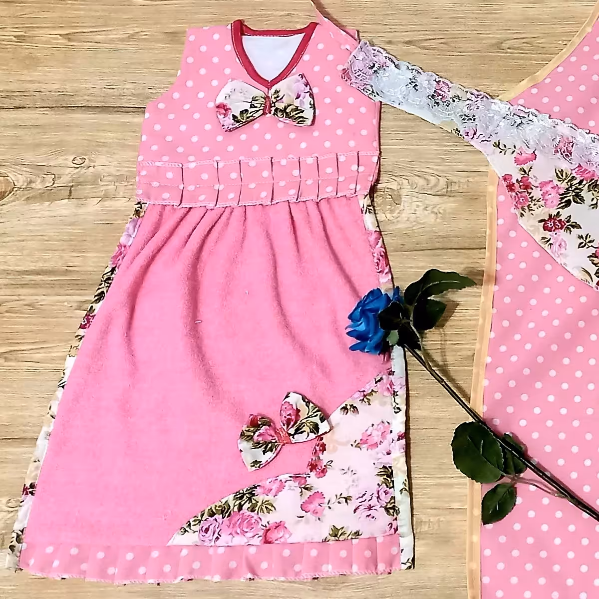 حوله آشپزخانه دلبر و جذاب صورتی با جنسو کیفیتی عالی و قیمت بسیارمناسب.