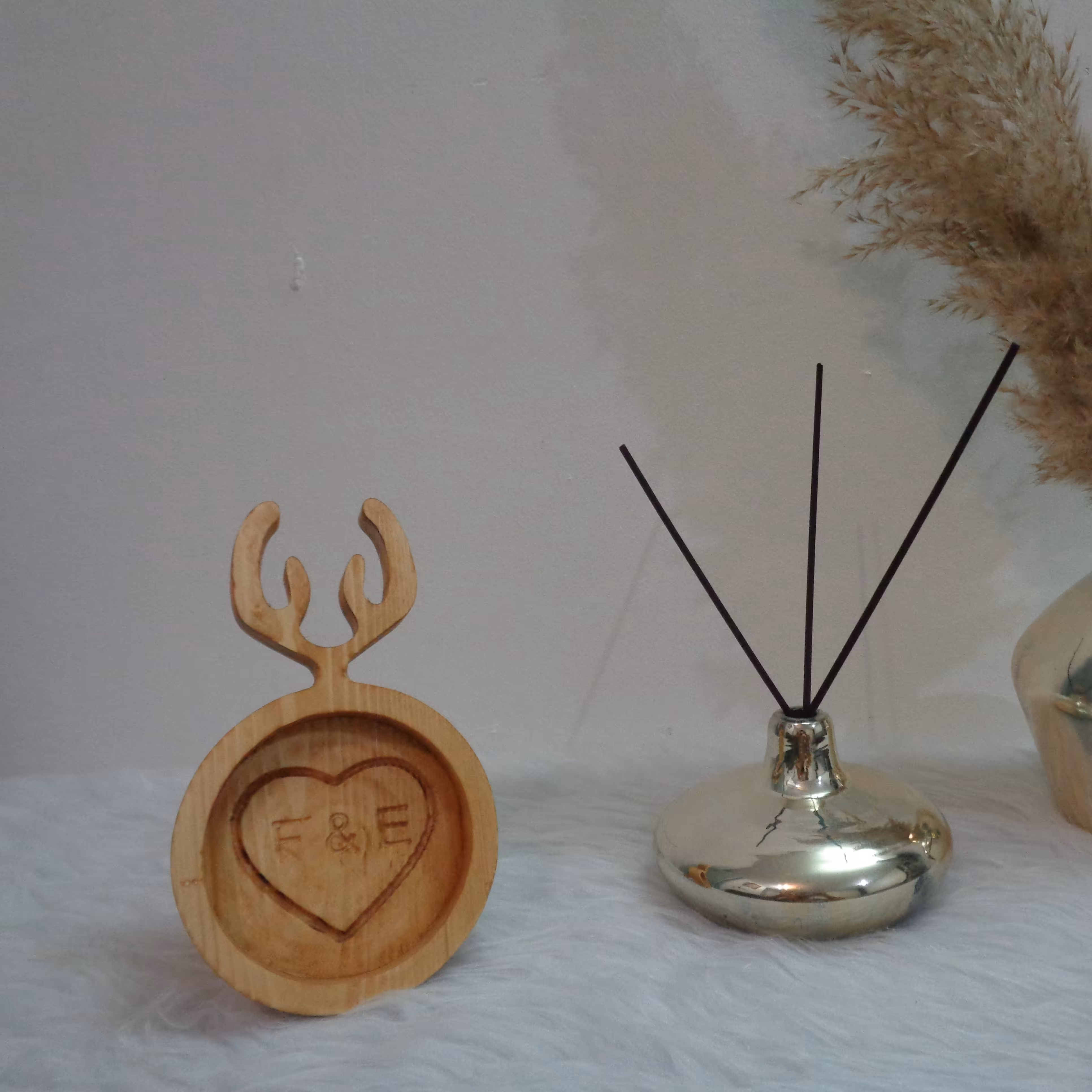 زیرلیوانی چوبی تکی با حکاکی طرح و اسم