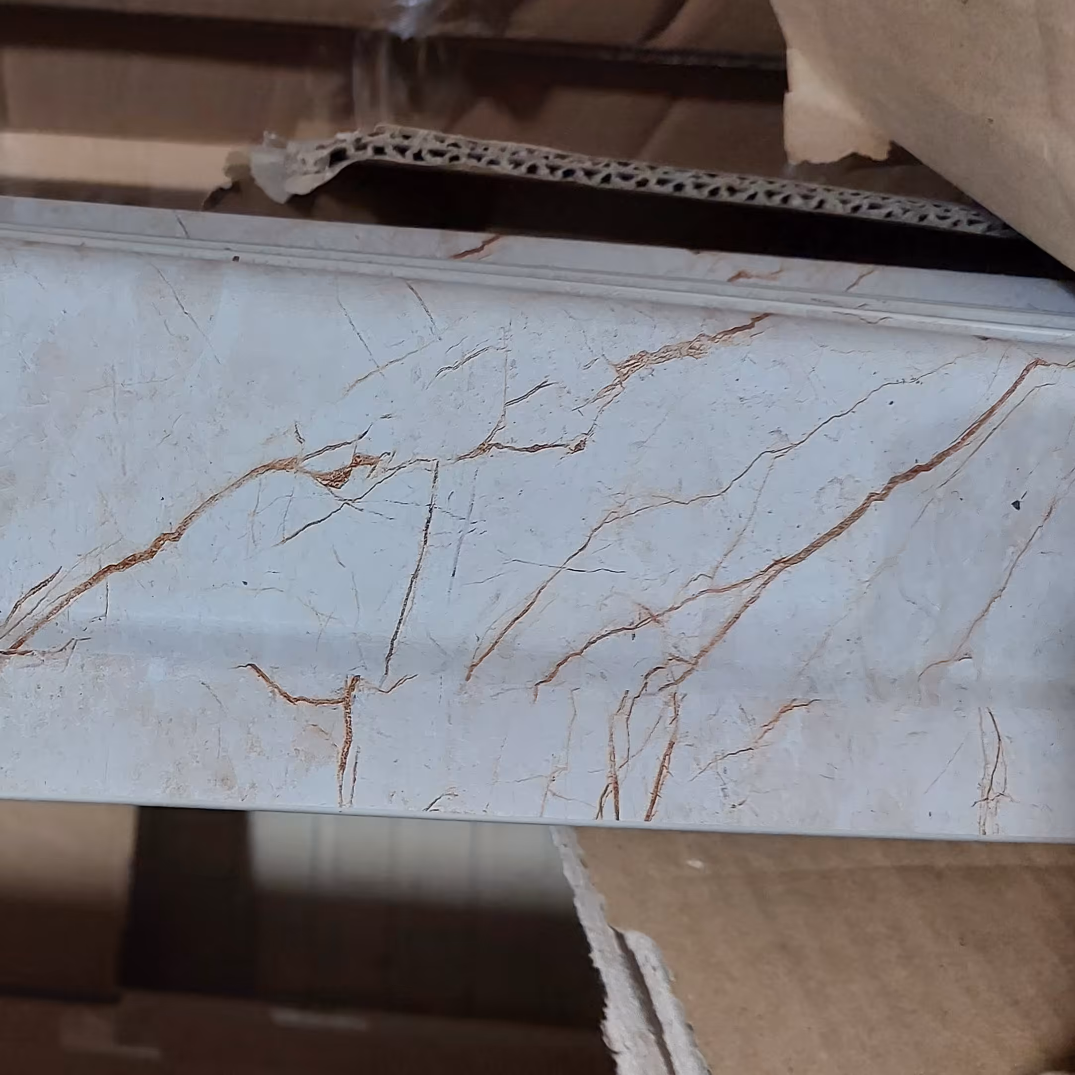 قرنیز طرح سنگ رگه دار