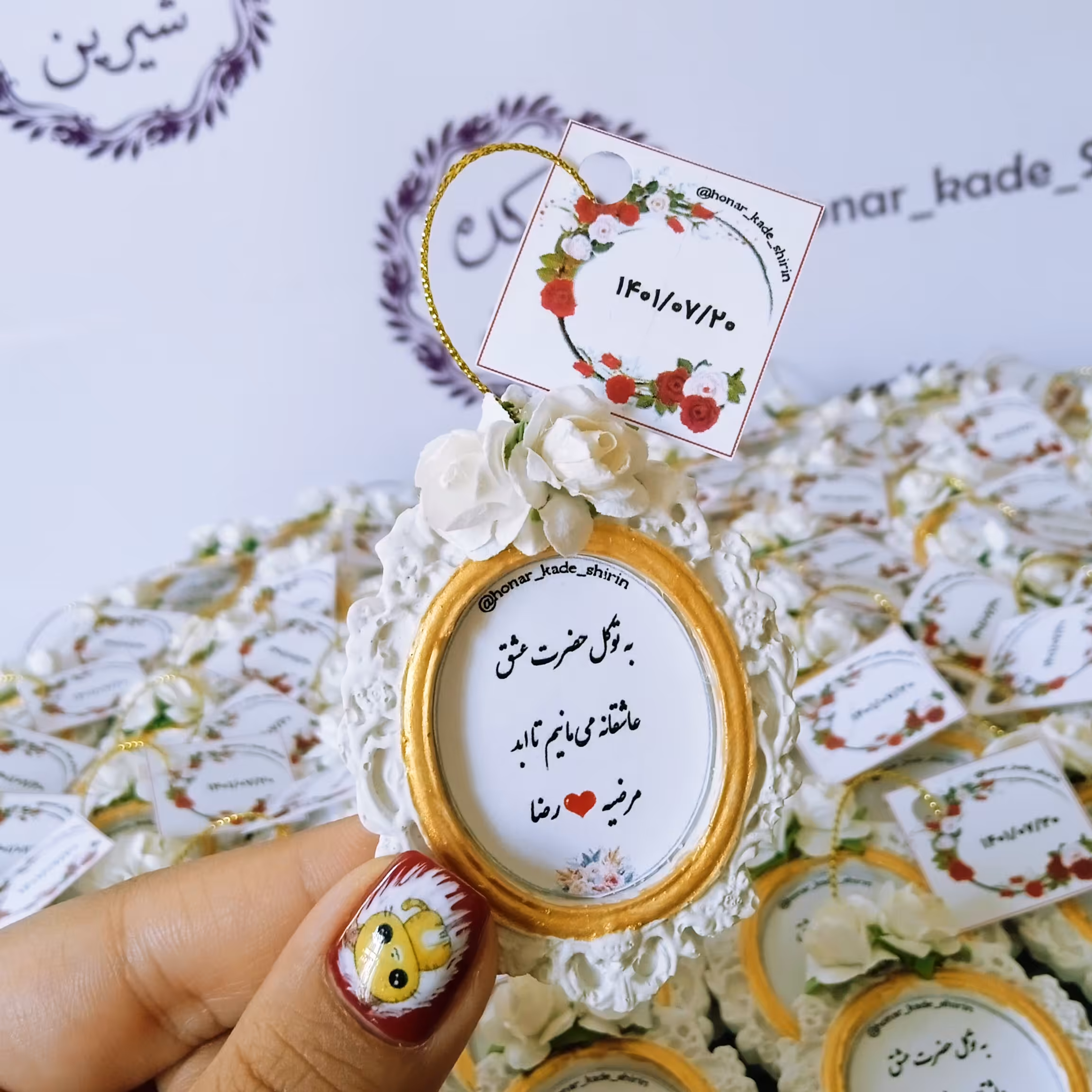 گیفت وانیکاد گیفت قاب با گل کاغذی گیفت عروس