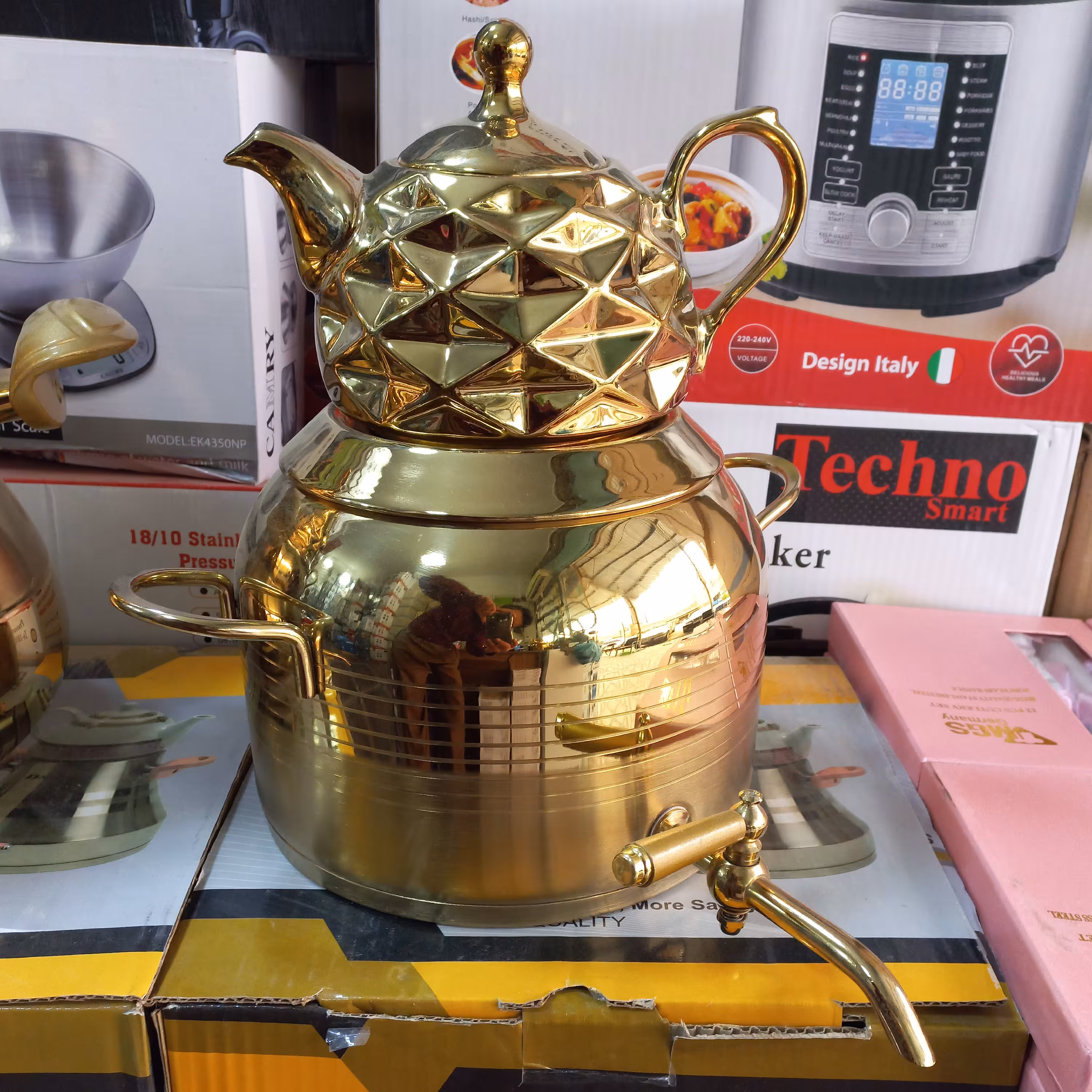 کتری و قوری طلایی رنگ ثابت