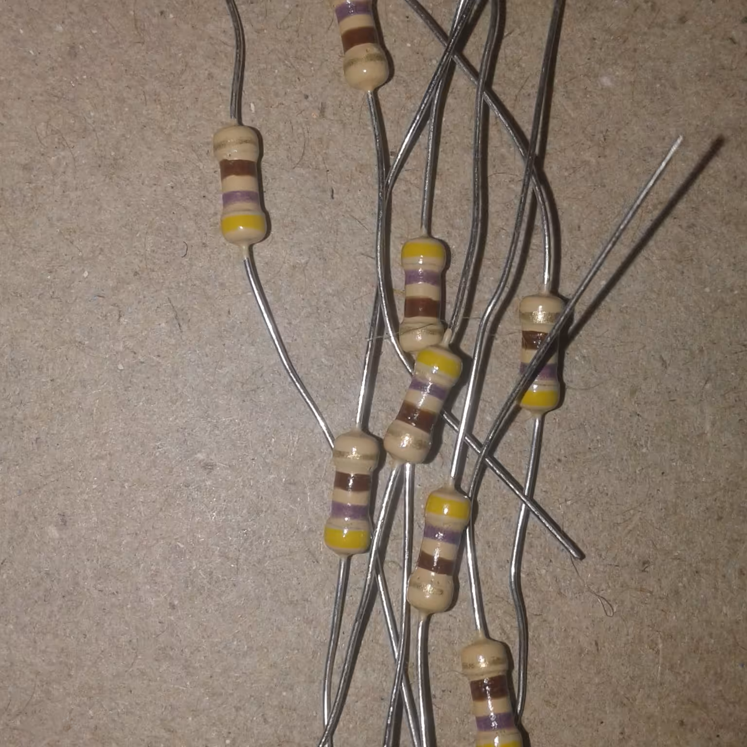 مقاومت 470 اهم   470R بسته 8 عددی 