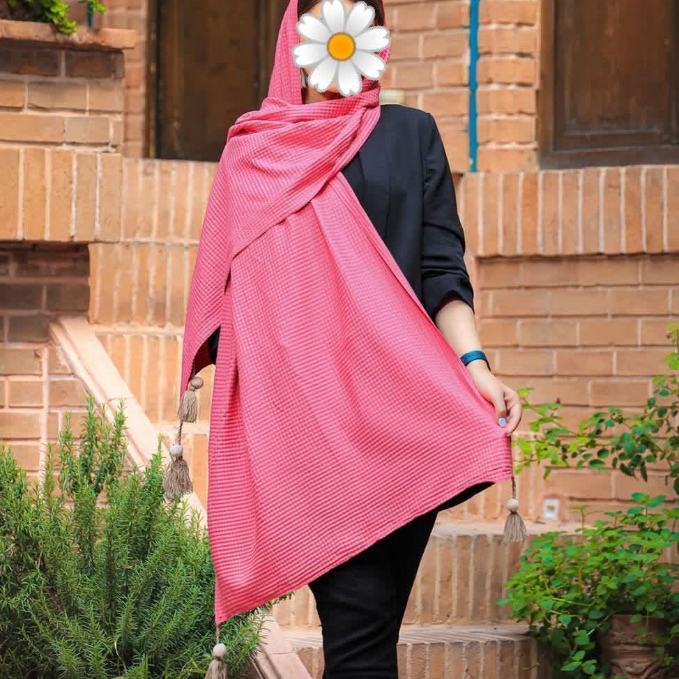 شال موهر پلیسه چهارخونه پم پم دار بسیار لطیف و سبک و گرم لب ترکی و دوخت قواره 200در 80،