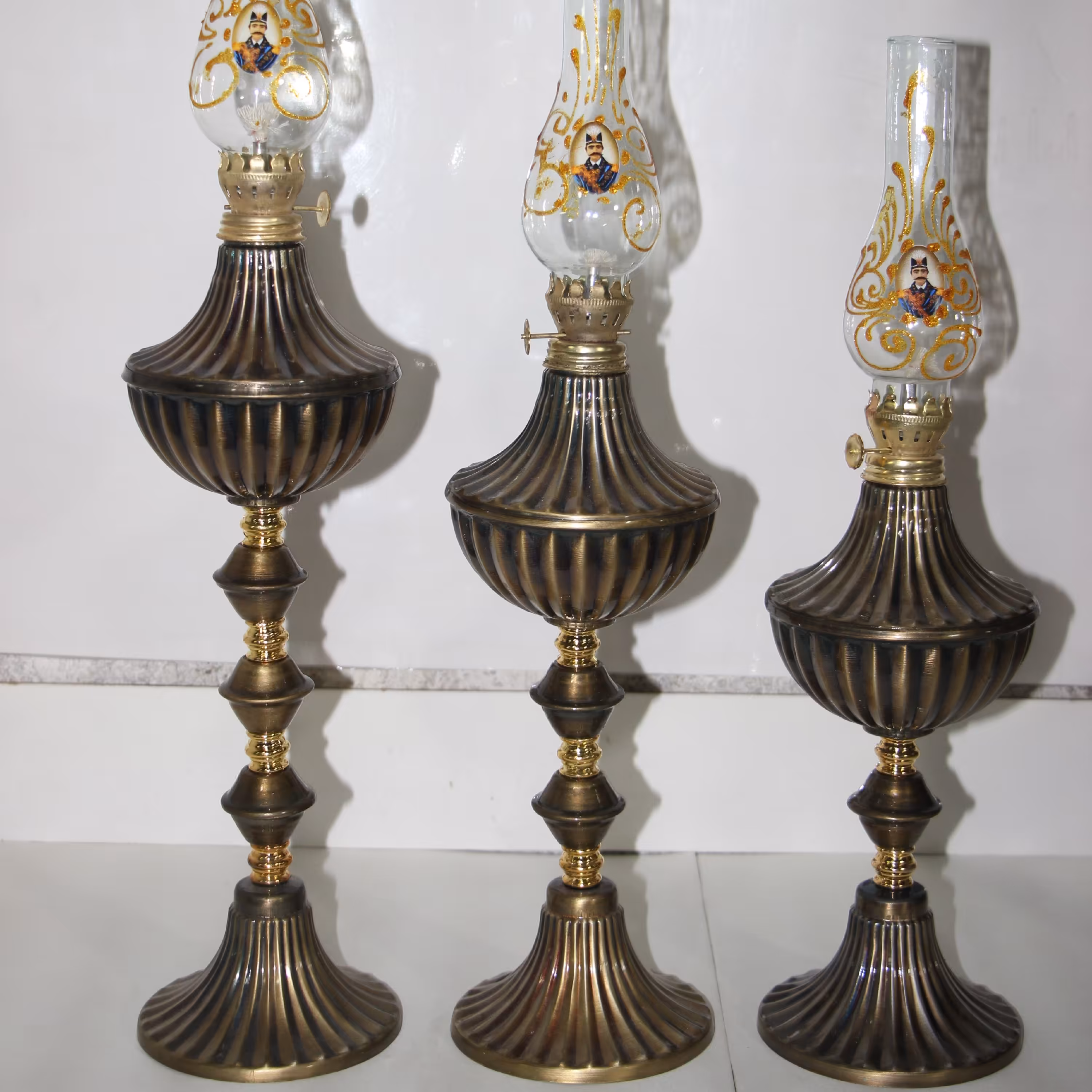 چراغ گردسوز آهنی آنتیک مدل کنار سالنی کوچک (پک 3 تایی)