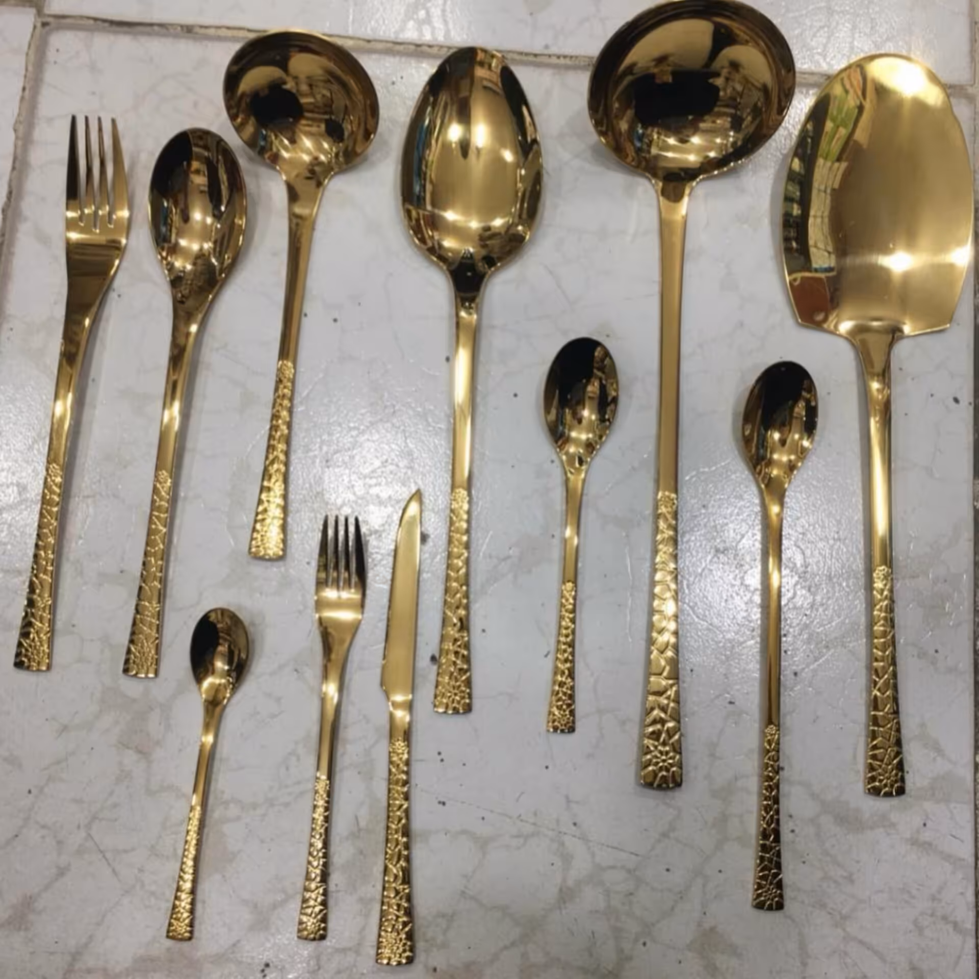 سرویس قاشق چنگال یونیک 120 پارچه دهانه اروپایی استیل نگیر طلایی کد 222