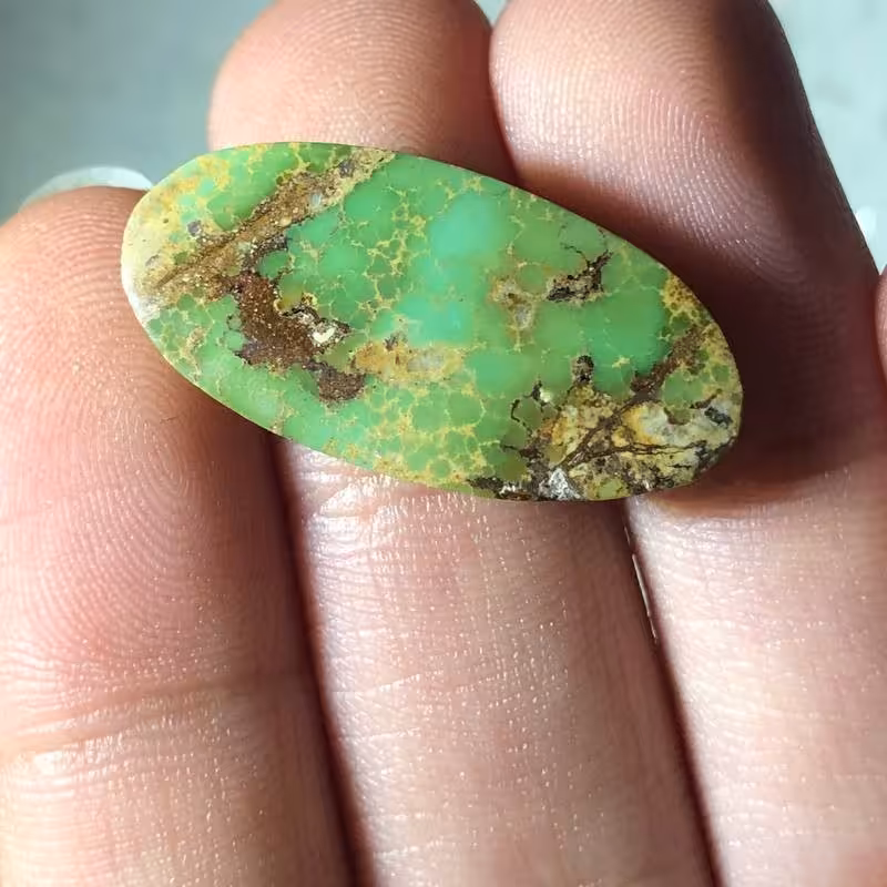 نگین فیروزه اصل نیشابور تراش بیضی بسیار خوشرنگ کد 08