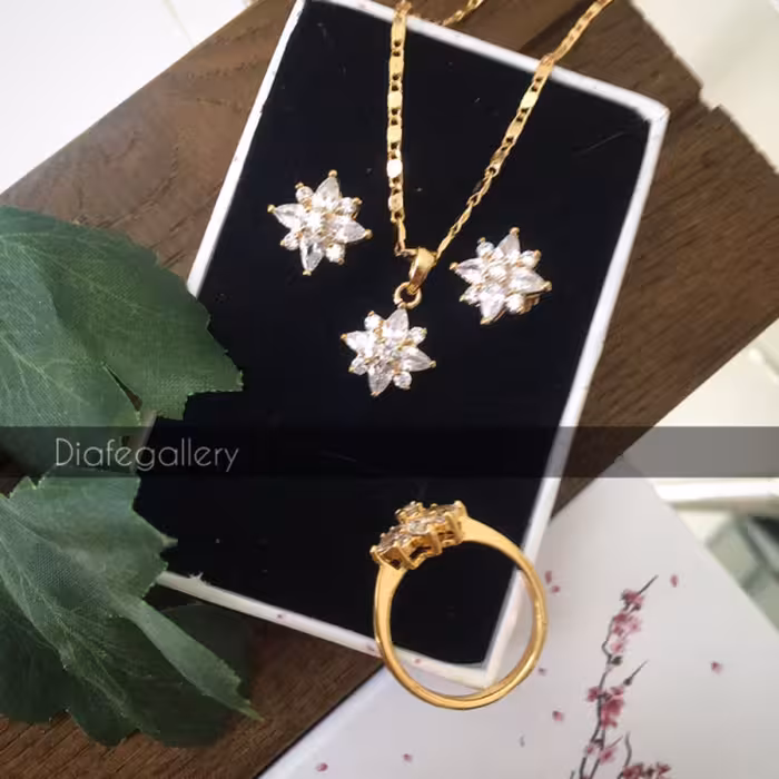 نیم ست سرویس فلاور طرح طلا  جنس استیل رنگ ثابت 