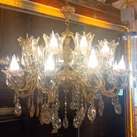 لوستر برنجی 10 شاخه 20 شعله تمام برنج با کریستال درجه یک و لاله ایرانی درجه یک.