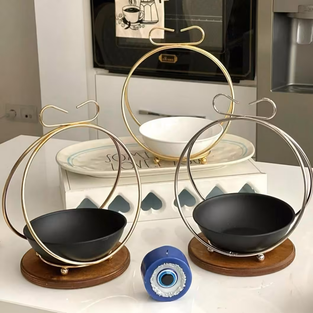 آجیل خوری طرح پاپیون