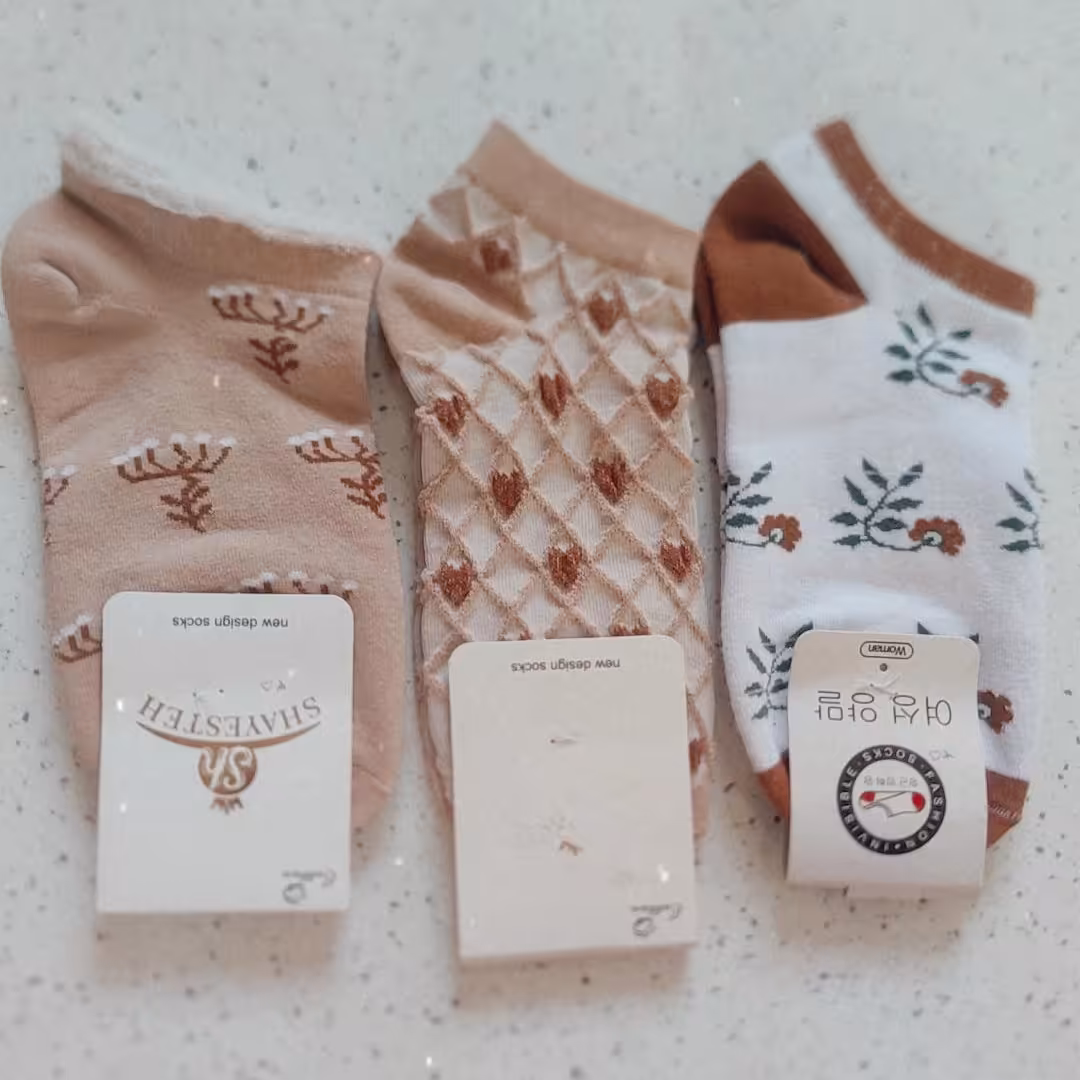 جوراب مچی تم کرمی 