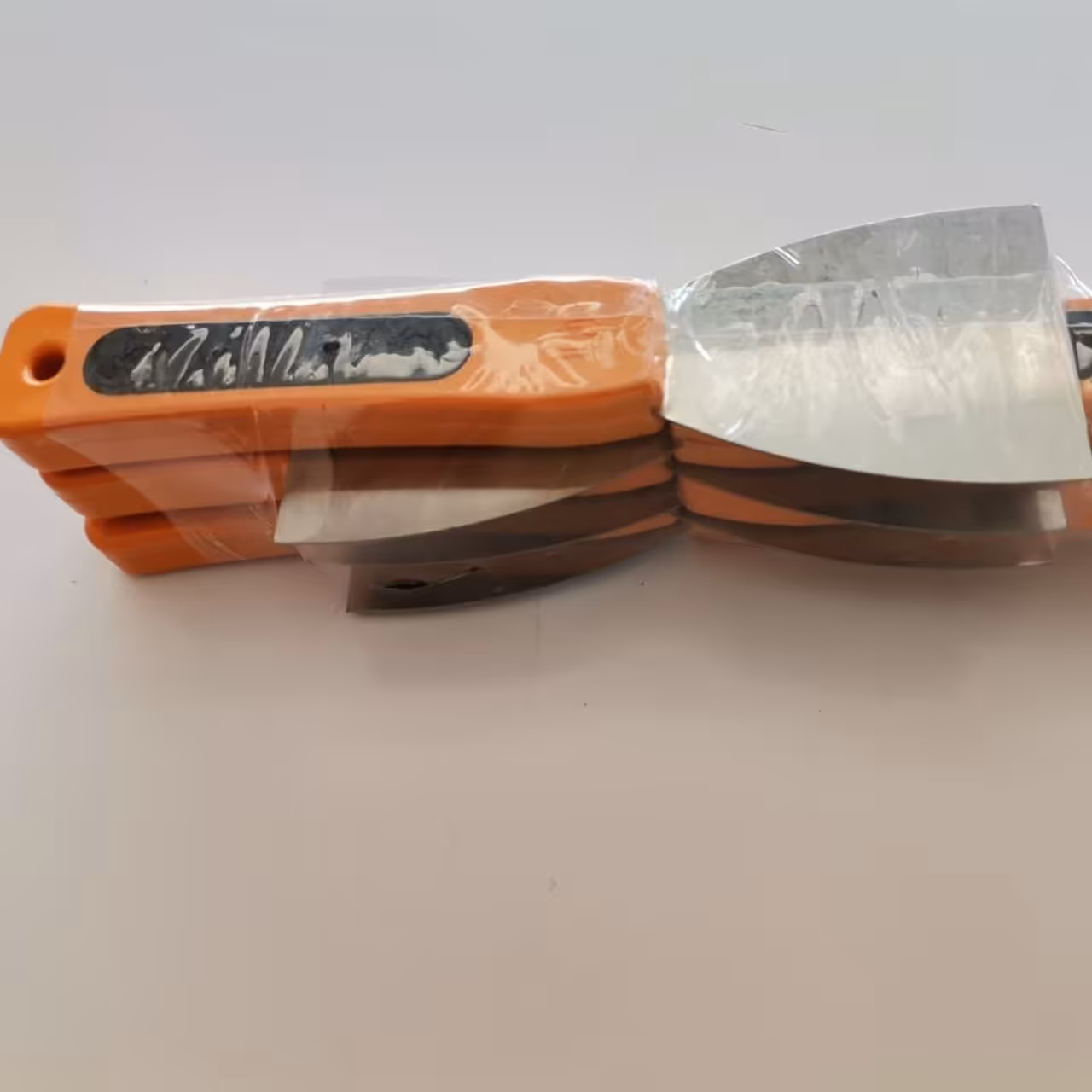 کاردک فلزی دسته پلاستیکی سایز 8  روور